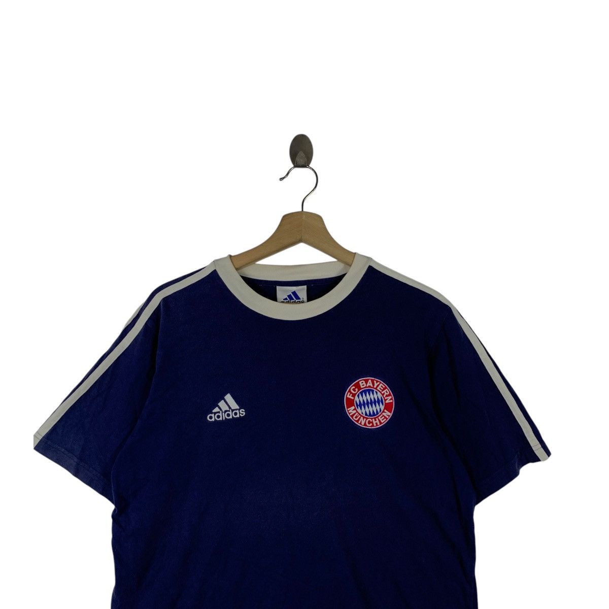 Adidas Vintage ADIDAS BAYERN MUNCHEN Munich Tee Shirt Top Size US L / EU 52-54 / 3 - 2 Thumbnail