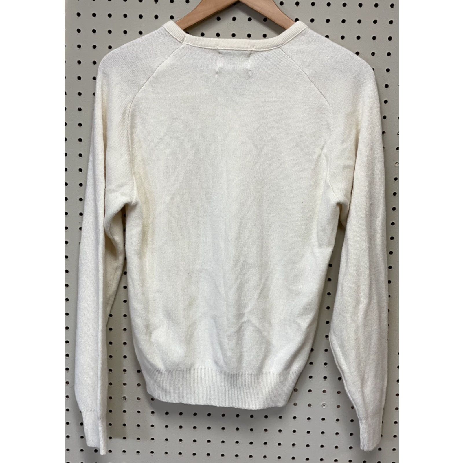 Vintage VINTAGE Aristocratic Embroidery Sweater V-Neck Yellow Embroidered Clover Irish Charm S Men Pullover 80s Size US S / EU 44-46 / 1 - 2 Thumbnail