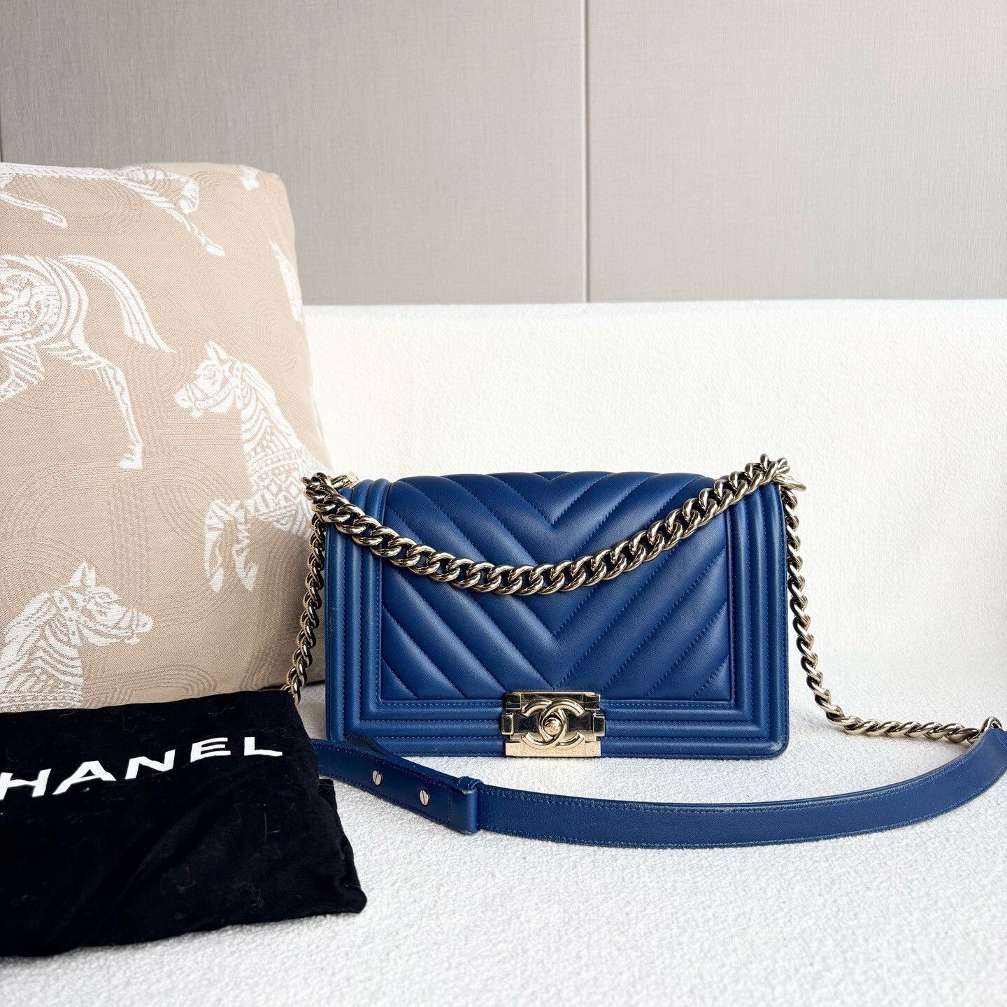 Chanel Pre-loved Bag Very good condition Size ONE SIZE - 1 Thumbnail