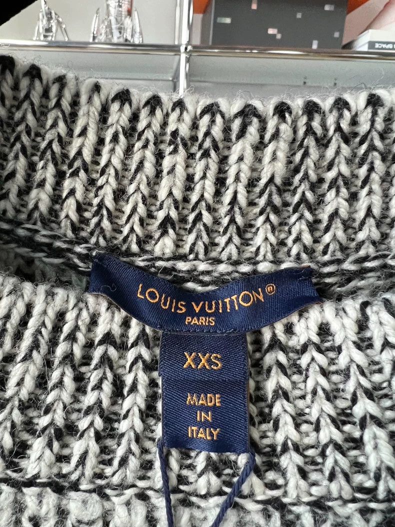 Louis Vuitton Louis Vuitton Light grey floral gauze long-sleeve midi kni Size US XXS / EU 40 - 5 Thumbnail