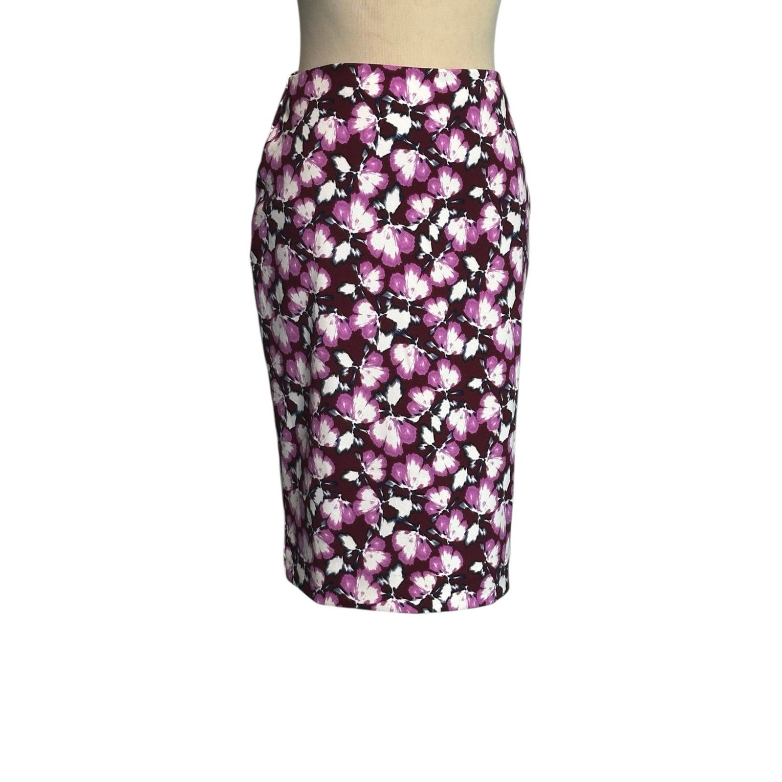 Banana Republic Banana Republic wine floral pencil skirt size 00P Size 26" / US 2 / IT 38 - 11 Thumbnail