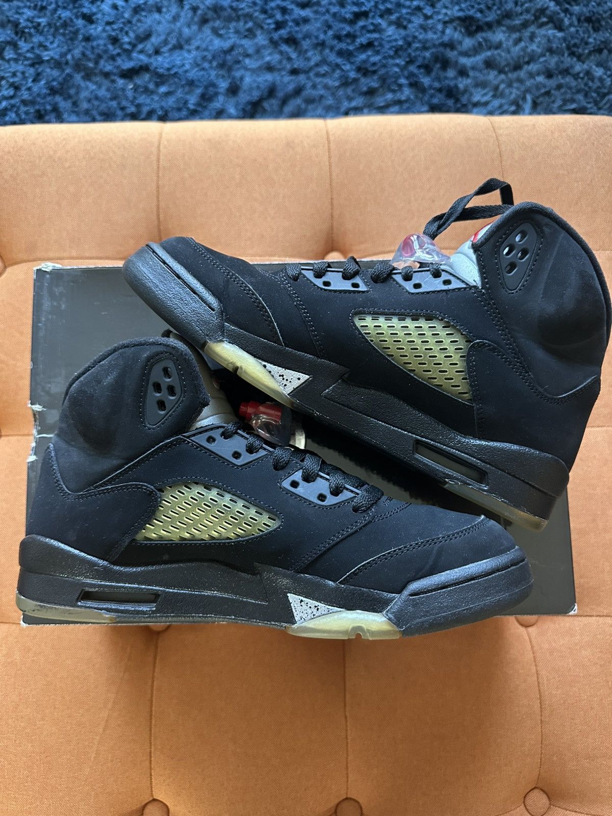 Jordan Brand × Nike Jordan 5 Retro Metallic 2011 Sz. 7 Size US 7 / EU 40 - 2 Thumbnail