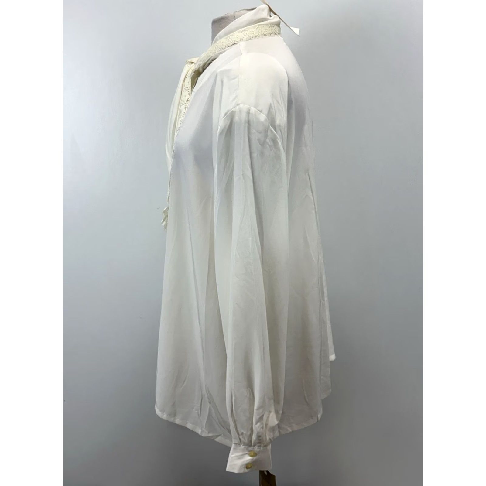 Pendleton VINTAGE Pendleton Blouse Shirt Women’s 24W Plus White Button-Up Tie Neck Career Women XS? No Size 4XL / US 24-26 - 2 Thumbnail