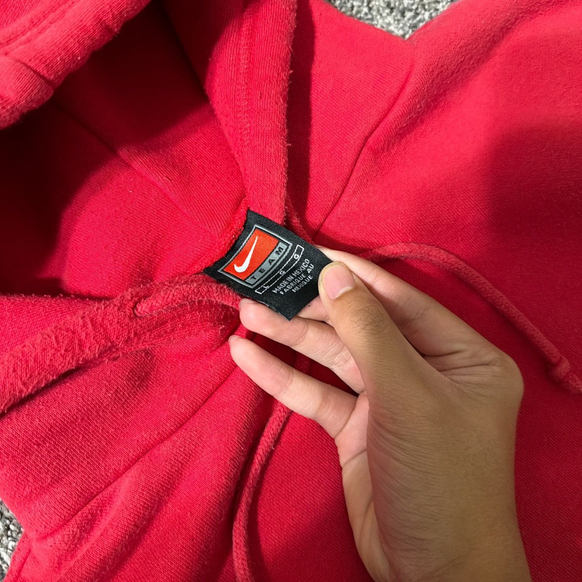 Nike Vintage Red 2000s Nike Center Swoosh Logo Hoodie L Size US L / EU 52-54 / 3 - 3 Thumbnail