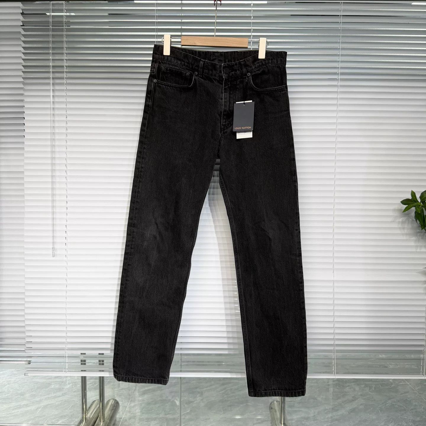 LVXWA lv black denim straight pants with logo Size US 31 - 1 Thumbnail