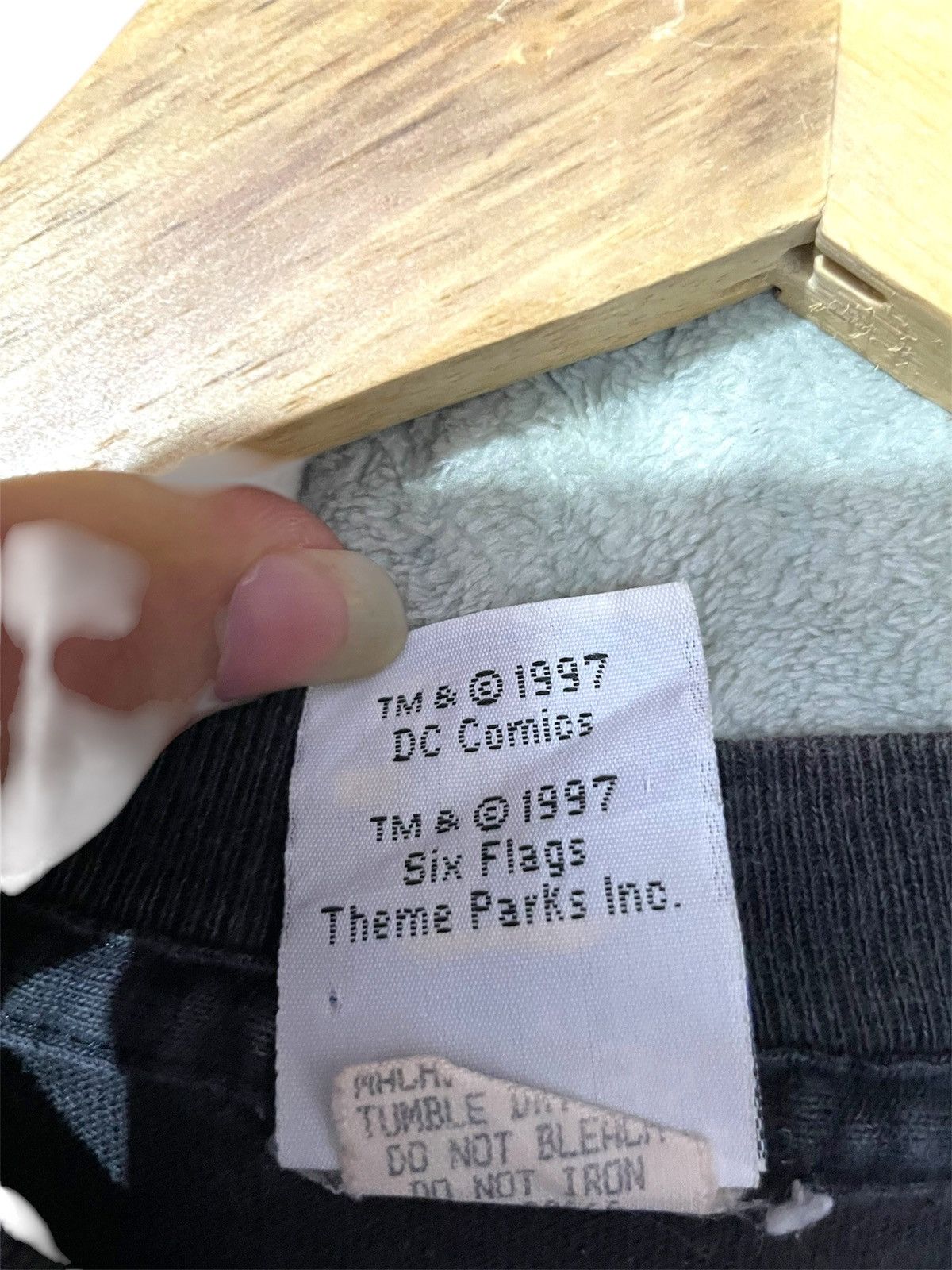 DC Comics × Vintage Vintage Batman 1997 Six Flags The Ride TShirt Faded Size US L / EU 52-54 / 3 - 6 Thumbnail