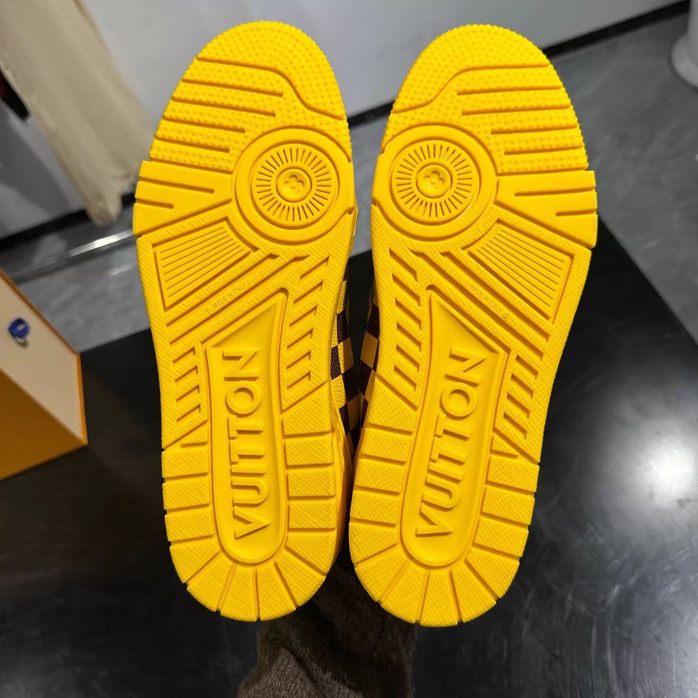 Louis Vuitton LV 25 SS Damier Checker GoldTag Trainer Ylw 41 (UK7) Size US 8 / EU 41 - 4 Thumbnail