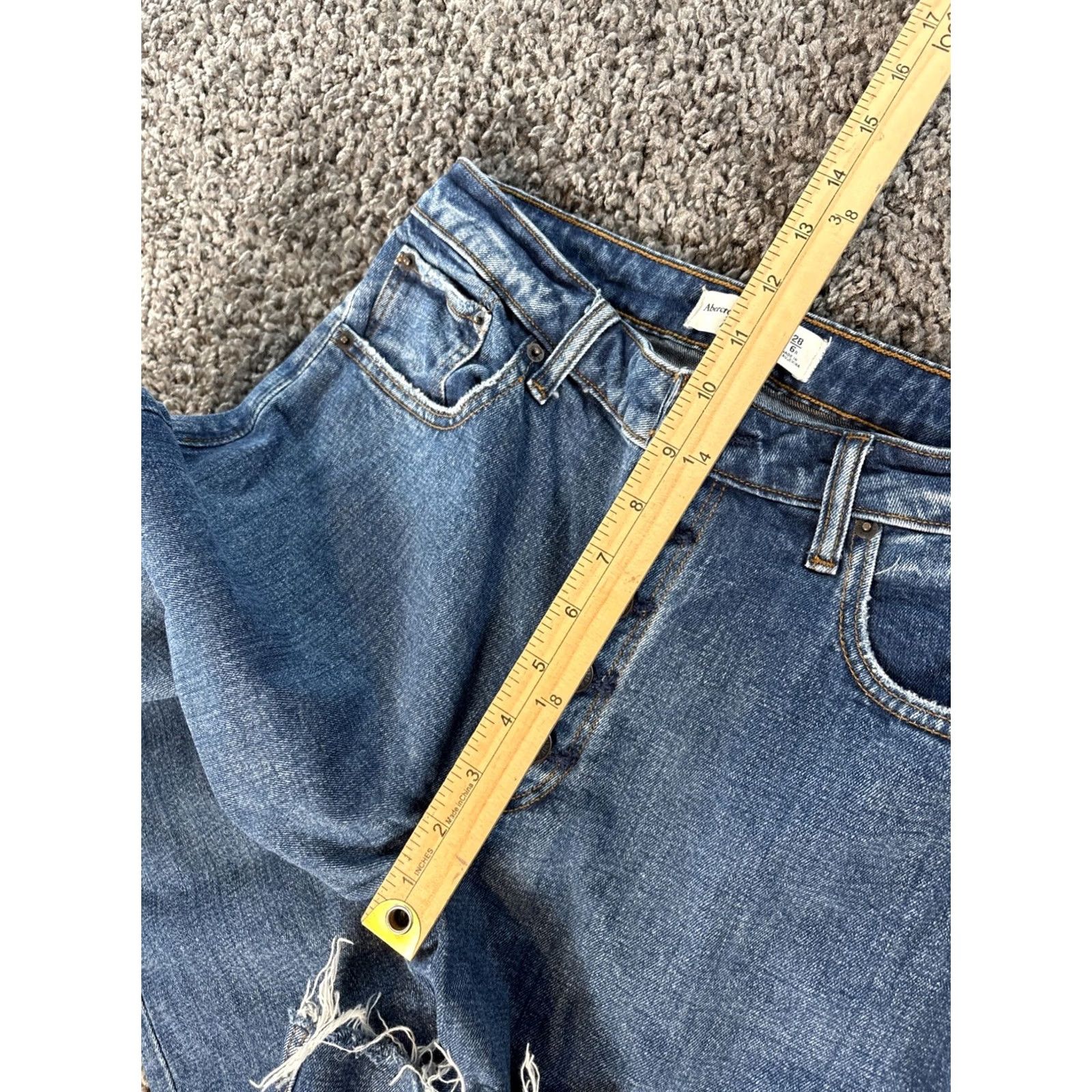 Abercrombie & Fitch Abercrombie & Fitch Jeans Womens 28 Blue High Rise Curve Love Mom Size Button Fly Med Wash Size 28" / US 6 / IT 42 - 5 Thumbnail