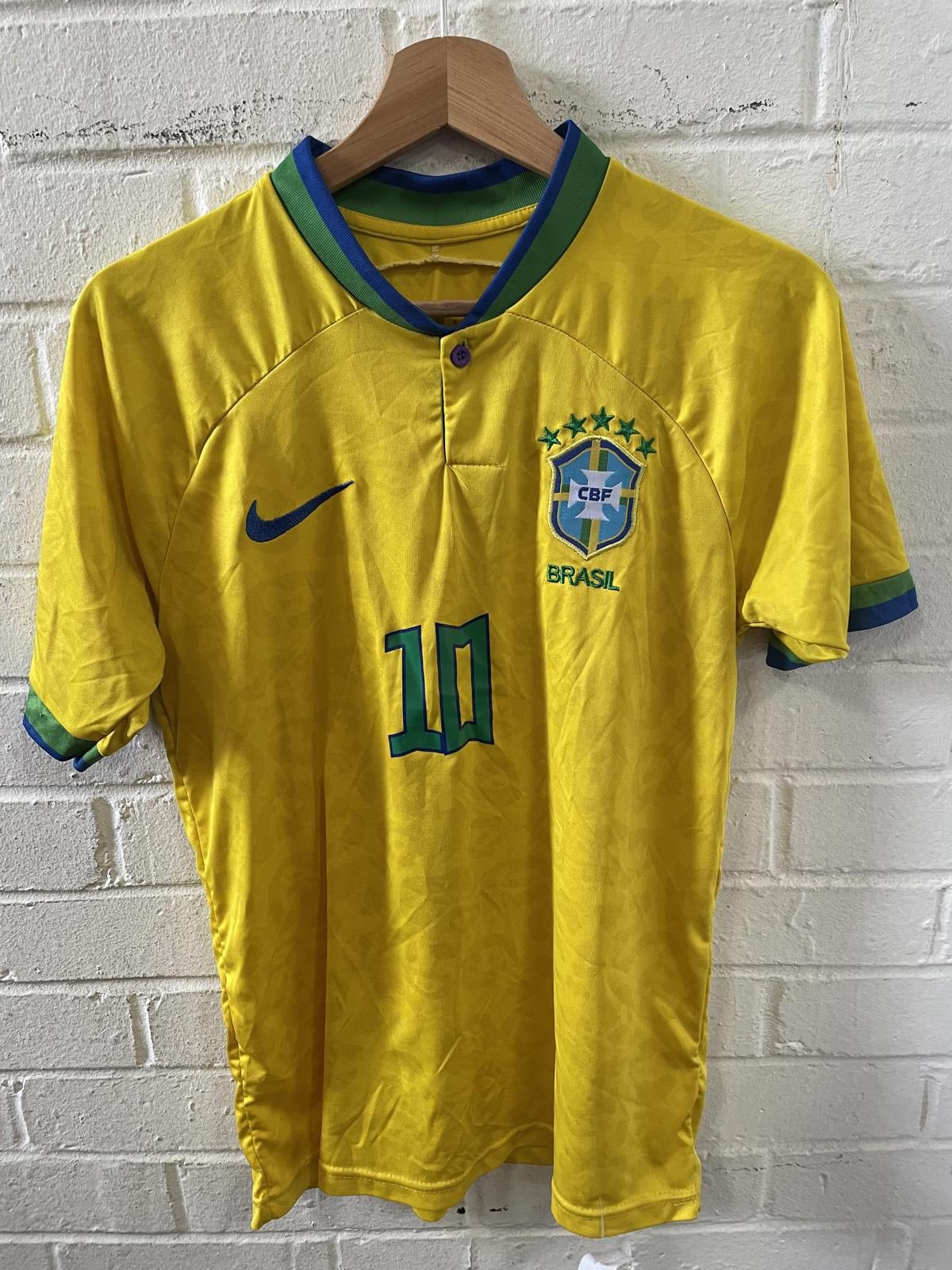 Nike Brazil National Team Soccer Jersey #10 Size US L / EU 52-54 / 3 - 1 Thumbnail
