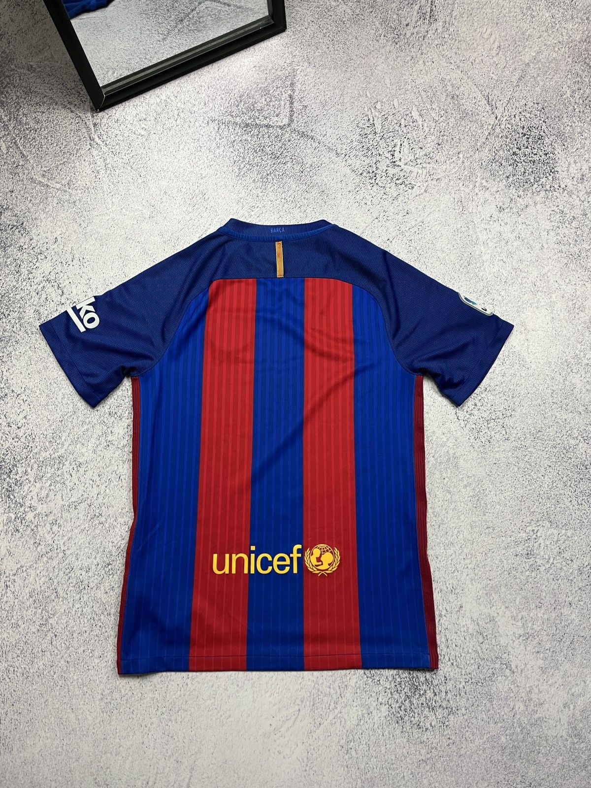Nike Nike Barcelona 2016/2017 Home Soccer Jersey Football Shirt Size US S / EU 44-46 / 1 - 9 Thumbnail
