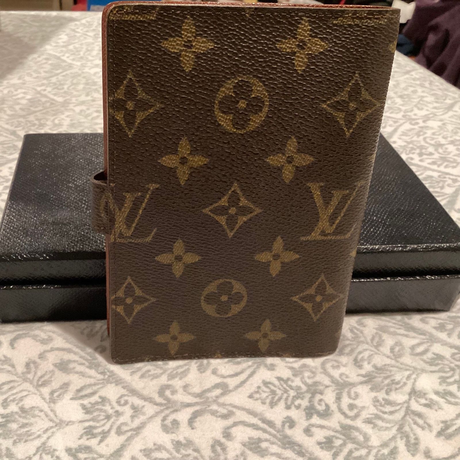 Louis Vuitton Authentic Louis Vuitton Monogram Agenda Size ONE SIZE - 2 Thumbnail