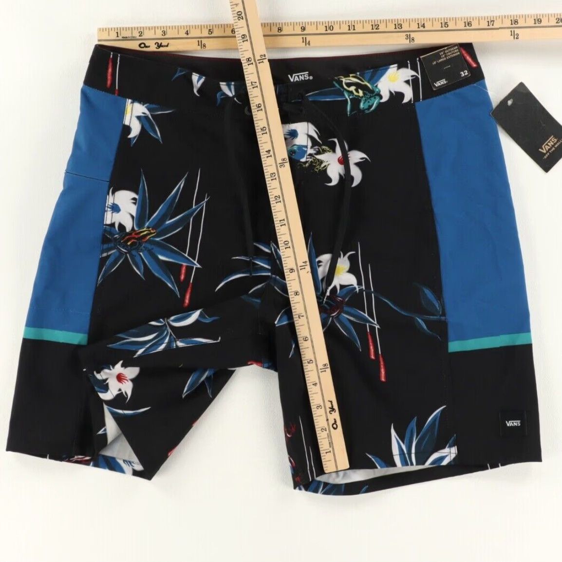 Vans VANS Board Shorts 18" High Stretch Black Floral Frog Men's 32 Board Shorts Mens 32 Black Floral Frog 18" Board Shorts Vans Regular fit Swimming Size US 32 / EU 48 - 3 Thumbnail