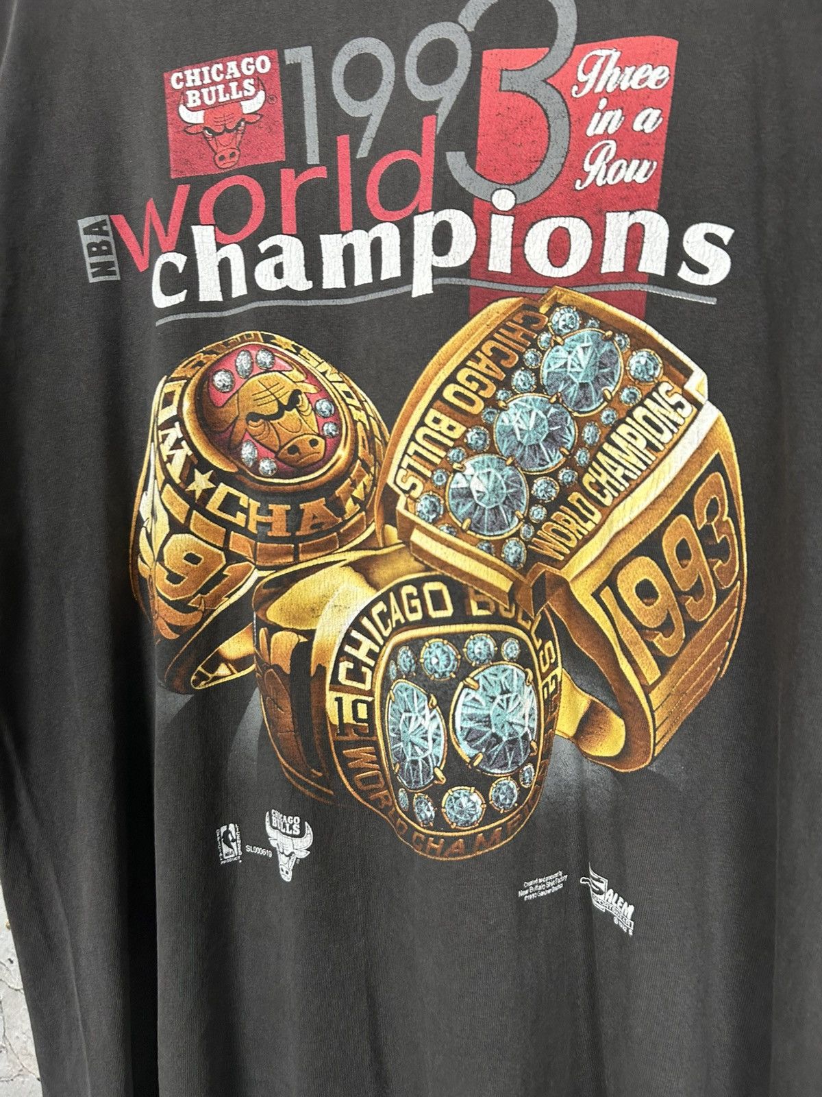 Salem Sportswear Vintage Chicago Bulls 1993 Champions Graphic Tee 90s Sport Size US L / EU 52-54 / 3 - 4 Thumbnail