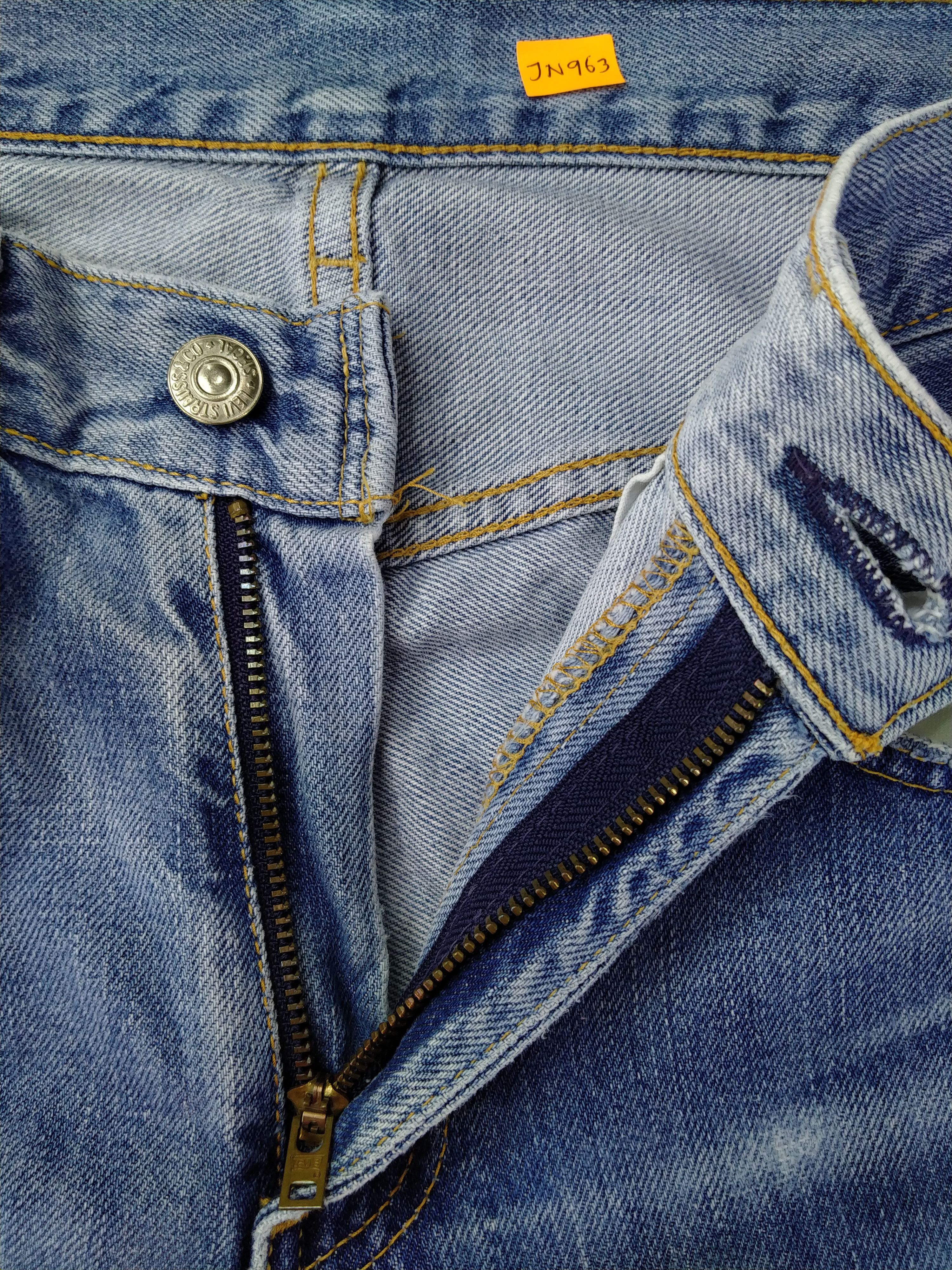 Levi's Blue Wash Vintage Levi's 505 Jeans 31x28.5 Denim JN963 Size US 31 - 6 Thumbnail