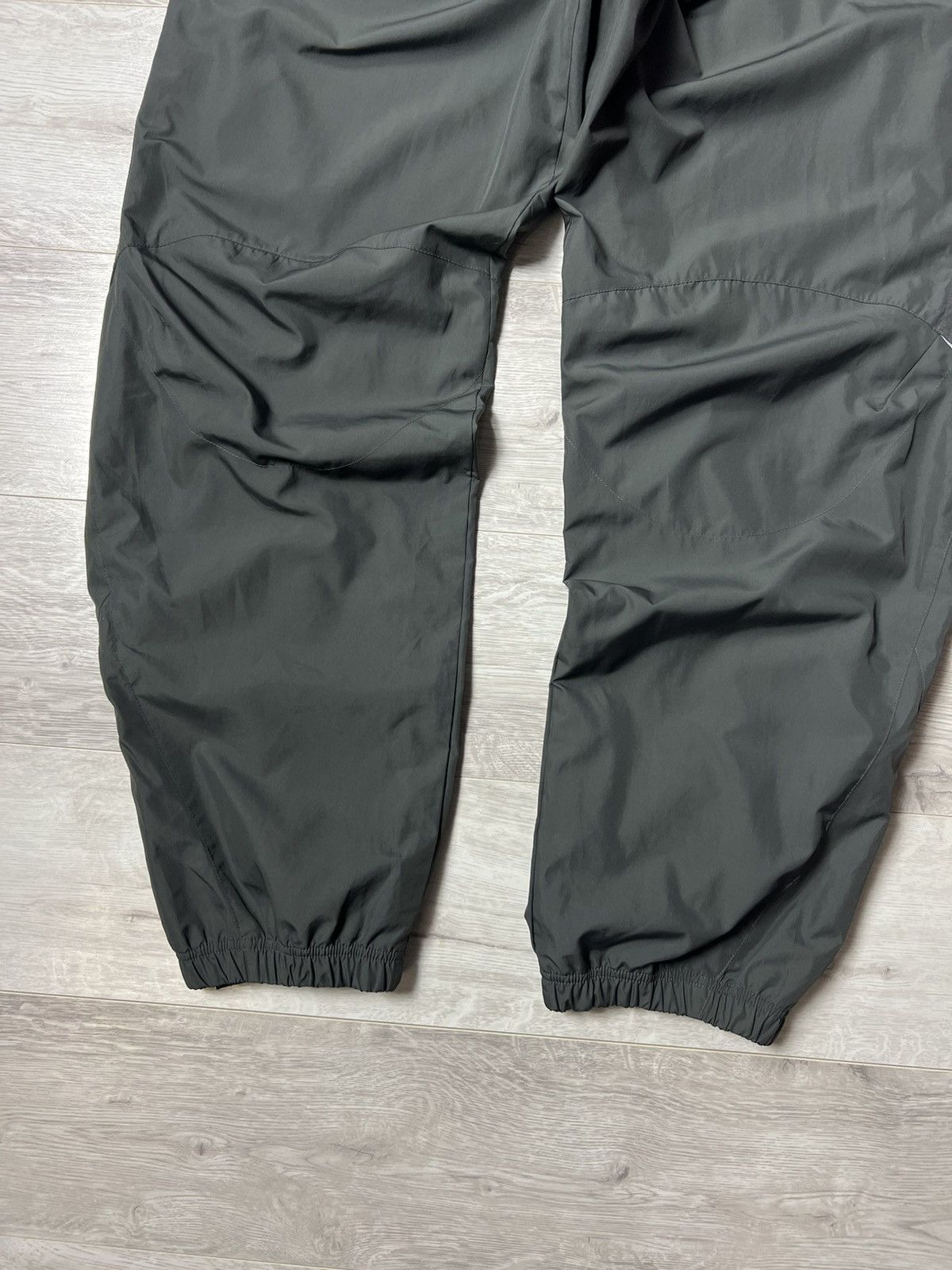 Nike Vintage Nike Air Big Logo Nylon Track Pants (Sweatpants) Size US 40 / EU 56 - 11 Thumbnail