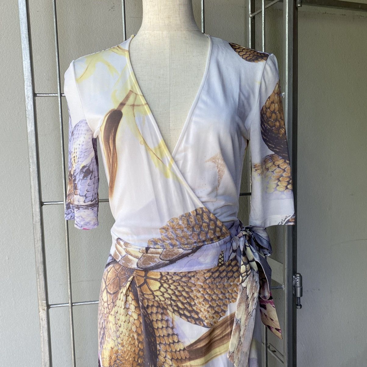 Just Cavalli Just Cavalli White Botanical Wrap Dress Size XS / US 0-2 / IT 36-38 - 16 Thumbnail