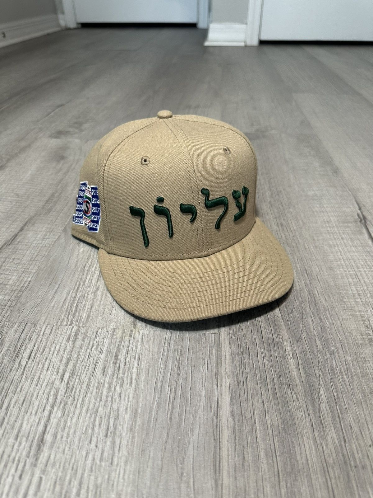 New Era × Supreme Supreme New Era Hebrew Fitted Size ONE SIZE - 2 Thumbnail