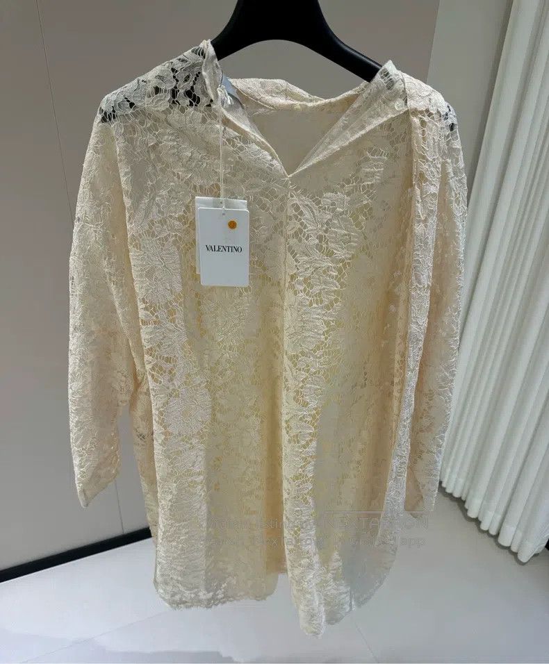 Valentino Valentino White lace top Size S / US 4 / IT 40 - 1 Thumbnail