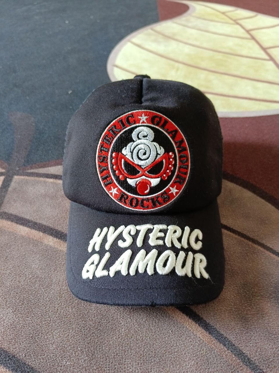 Hysteric Glamour SICK HYSTERIC GLAMOUR SPELLOUT TRUCKER HAT