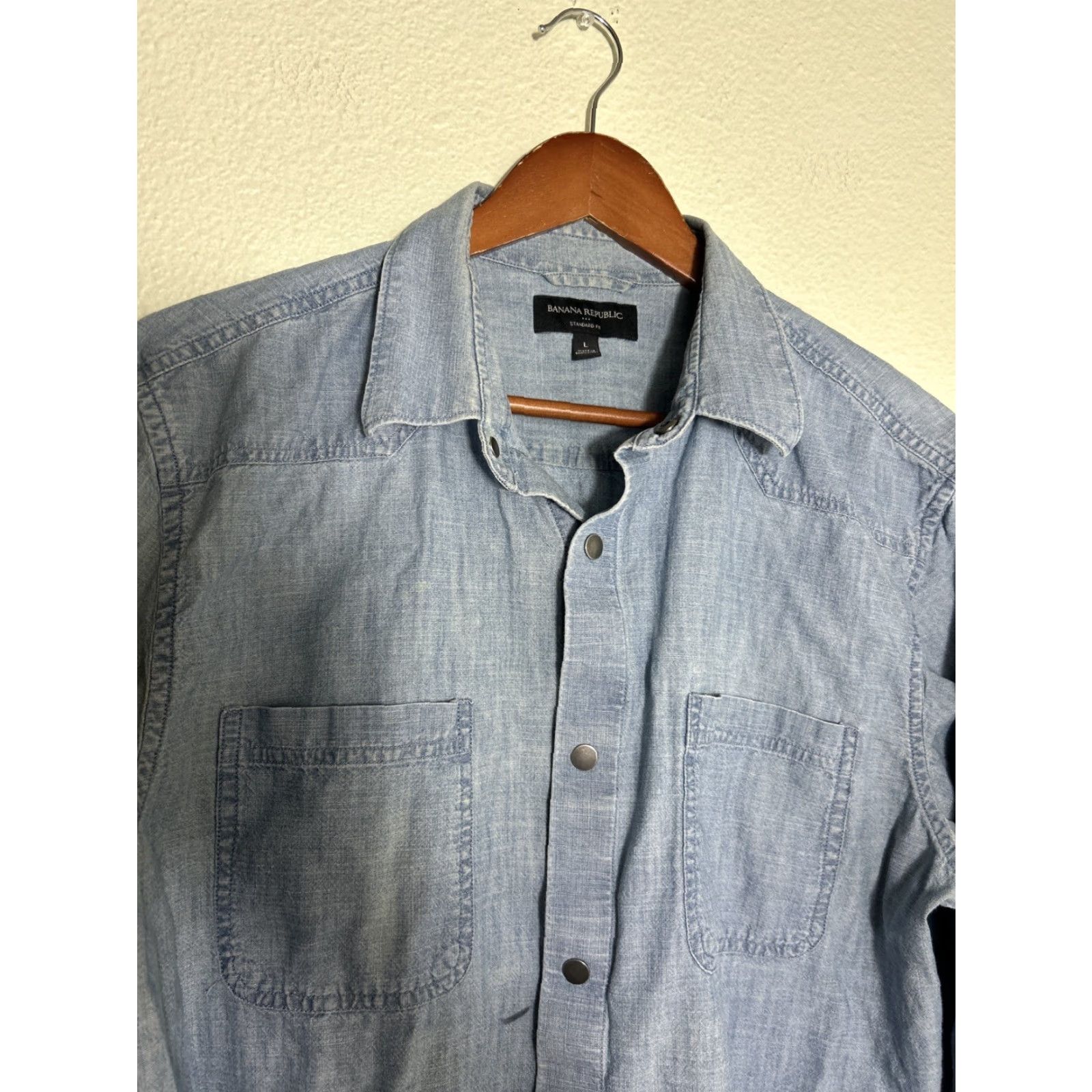 Banana Republic VINTAGE Banana Republic Standard Fit Mens Large Long Sleeve Denim Metal Button Shirt Size US L / EU 52-54 / 3 - 3 Thumbnail