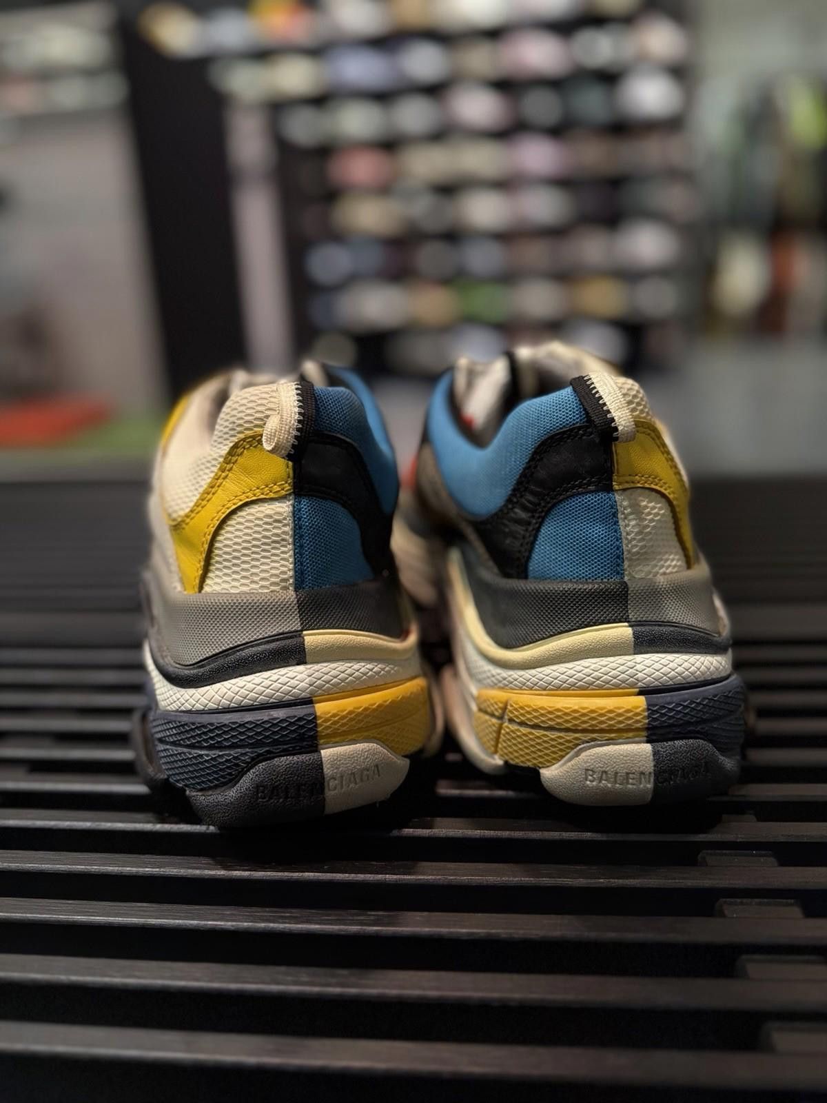 Balenciaga Balenciaga Triple S Men’s Multicolored Sneakers 44EU/11US Size US 11 / EU 44 - 8 Thumbnail