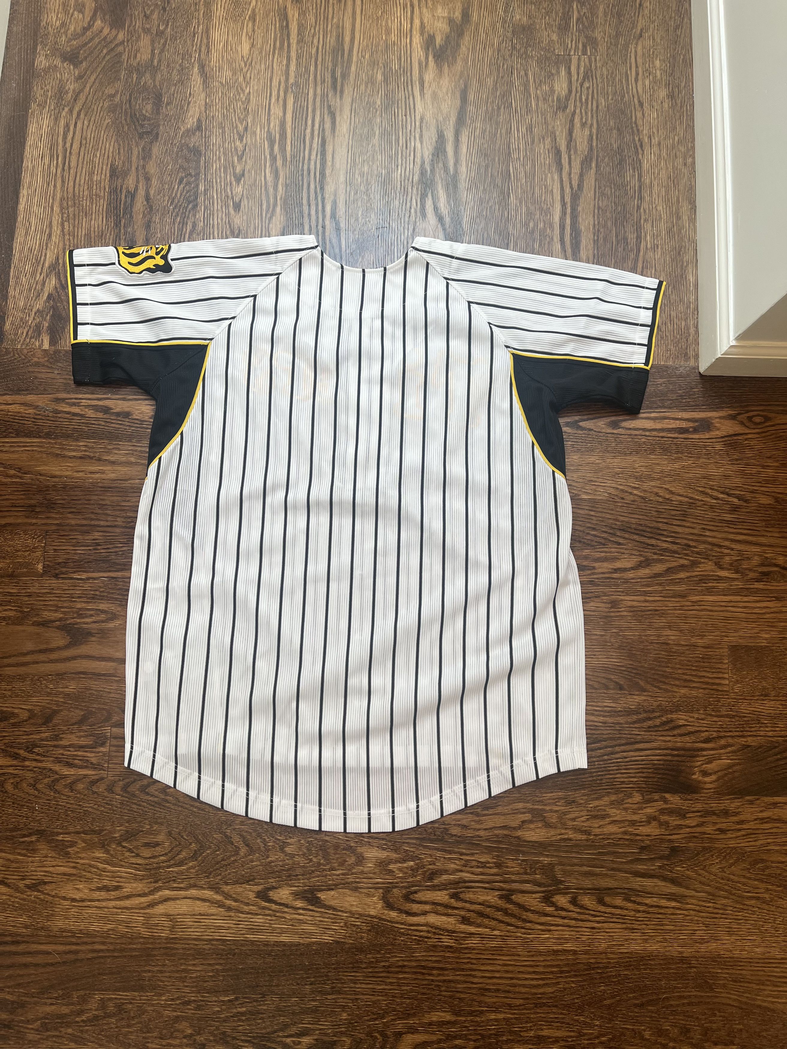 Japanese Brand Vintage Hanshin Tigers Jersey - World Sports Goods Size US L / EU 52-54 / 3 - 3 Thumbnail