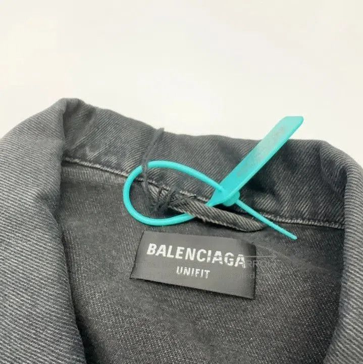 Balenciaga Balenciaga Black Spray Effect Denim Jacket. Size US S / EU 44-46 / 1 - 3 Thumbnail