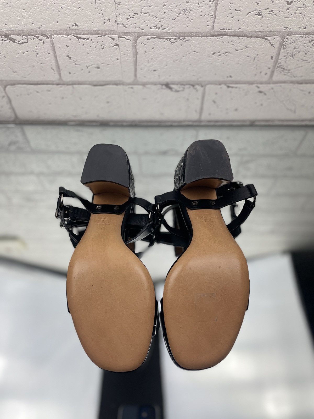 Valentino VALENTINO GARAVANI Black leather sandals 39 size 24-24.5 st Size US 8 / IT 38 - 6 Thumbnail