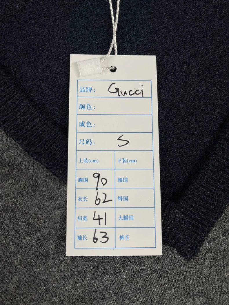 Gucci Gucci Color-blocked V-neck embroidered Logo wool sweater 25 Size US S / EU 44-46 / 1 - 4 Thumbnail