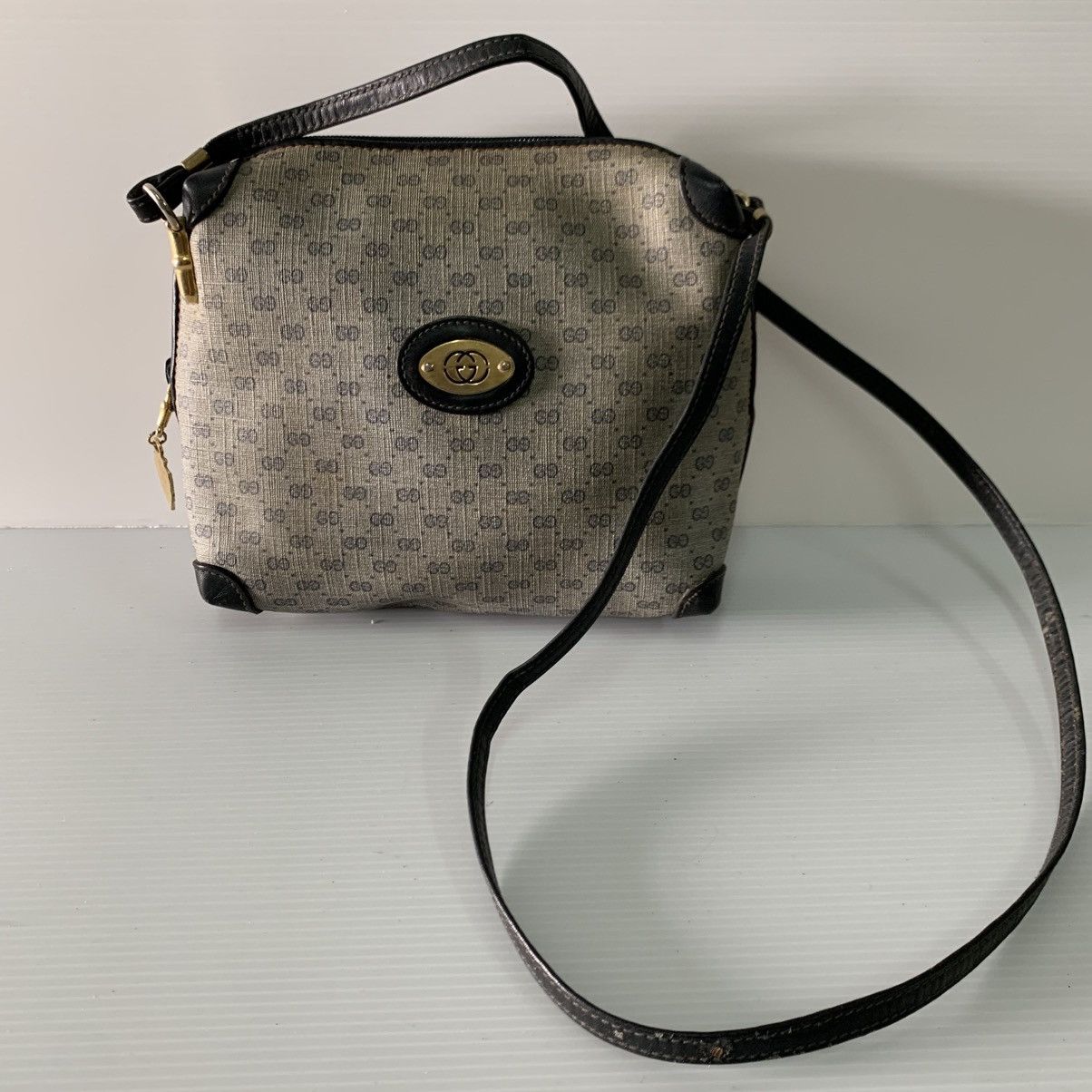 Gucci Authentic Gucci Vintage Slingbag Size ONE SIZE - 2 Thumbnail