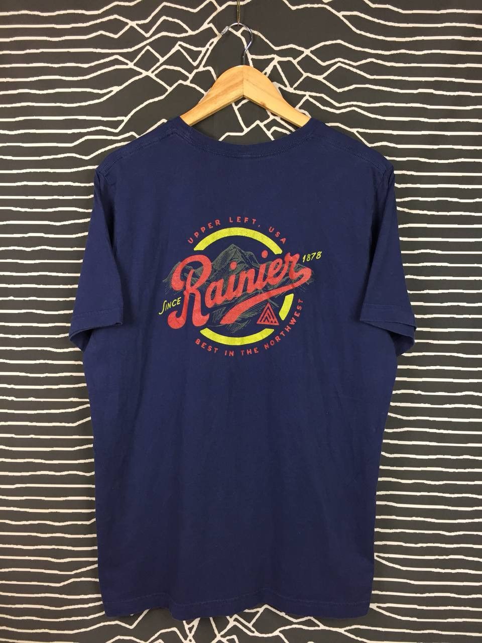 Vintage Rainier Mountain Upper Left USA Best In The Northwest Tee Size US XL / EU 56 / 4 - 2 Thumbnail