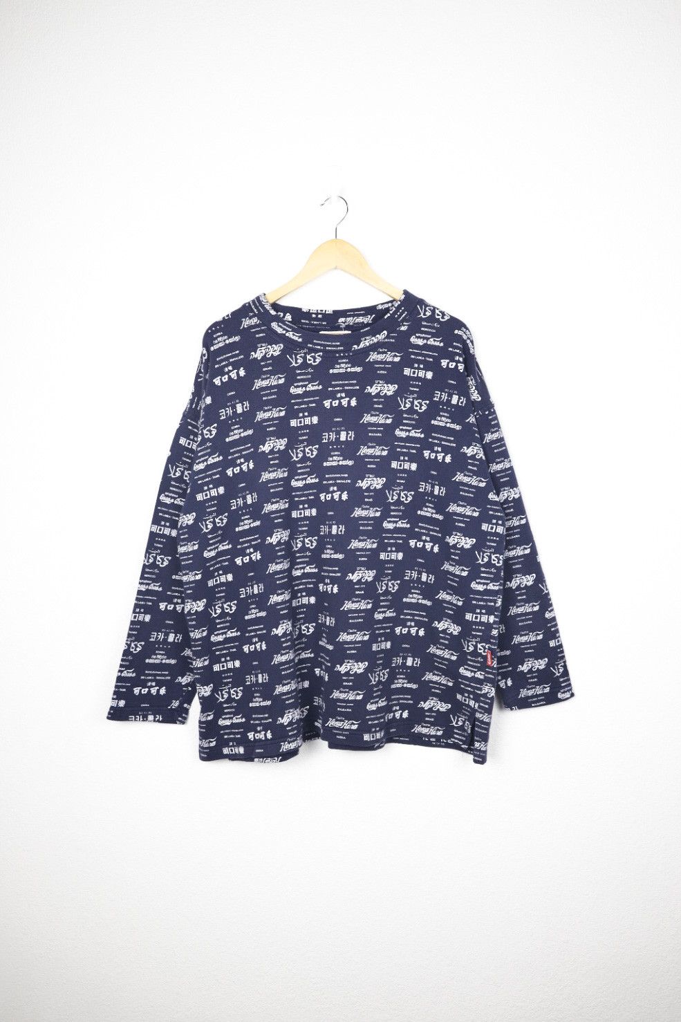 Coca Cola × Vintage Vintage Coca Cola 1996 International Graphic Logo Sweater LS Size US L / EU 52-54 / 3 - 1 Thumbnail