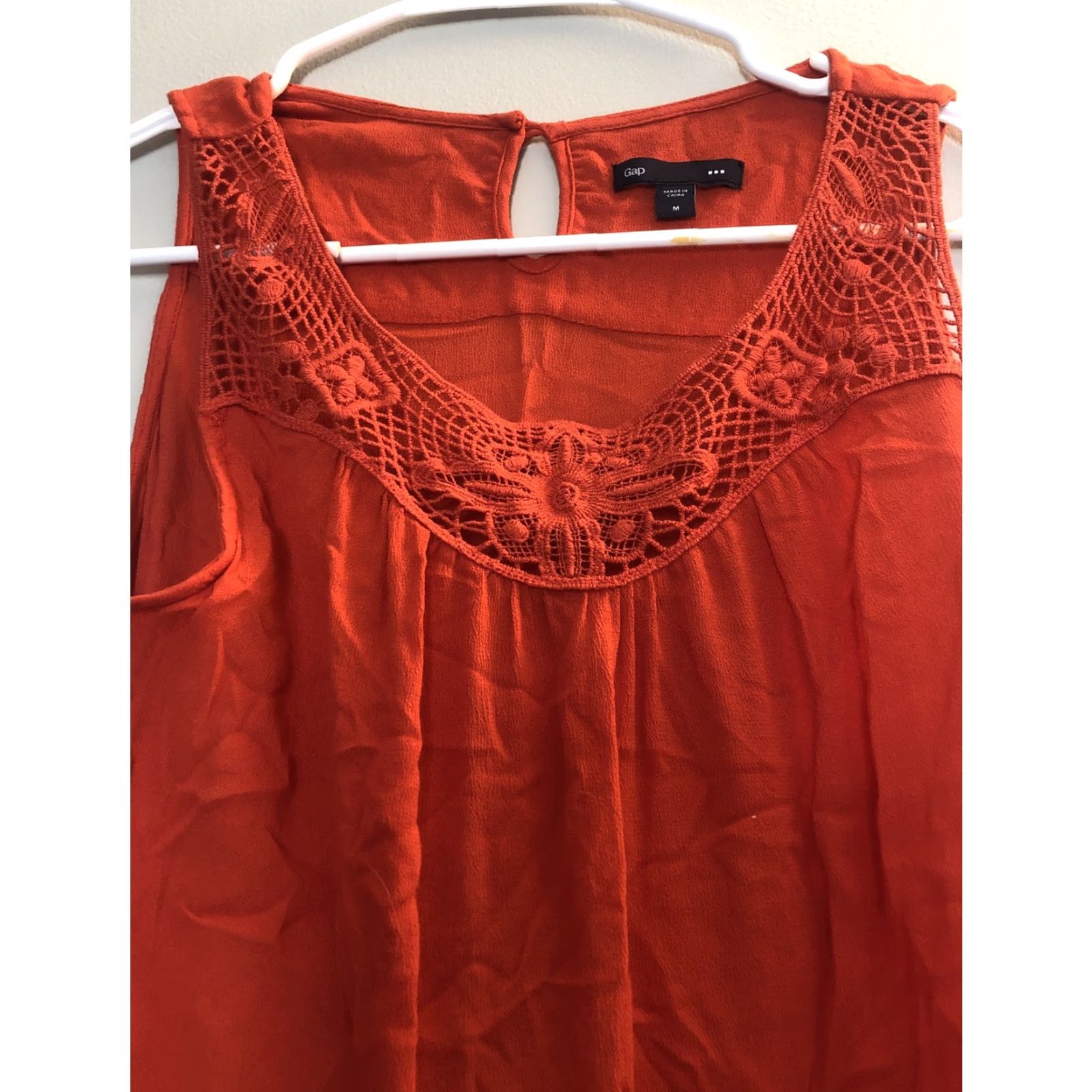 Gap Gap Tank Top Shirt Womens M Medium Orange Coral Crochet Trim Lace Knit Sleeveless Round Neck Casual Size M / US 6-8 / IT 42-44 - 3 Thumbnail