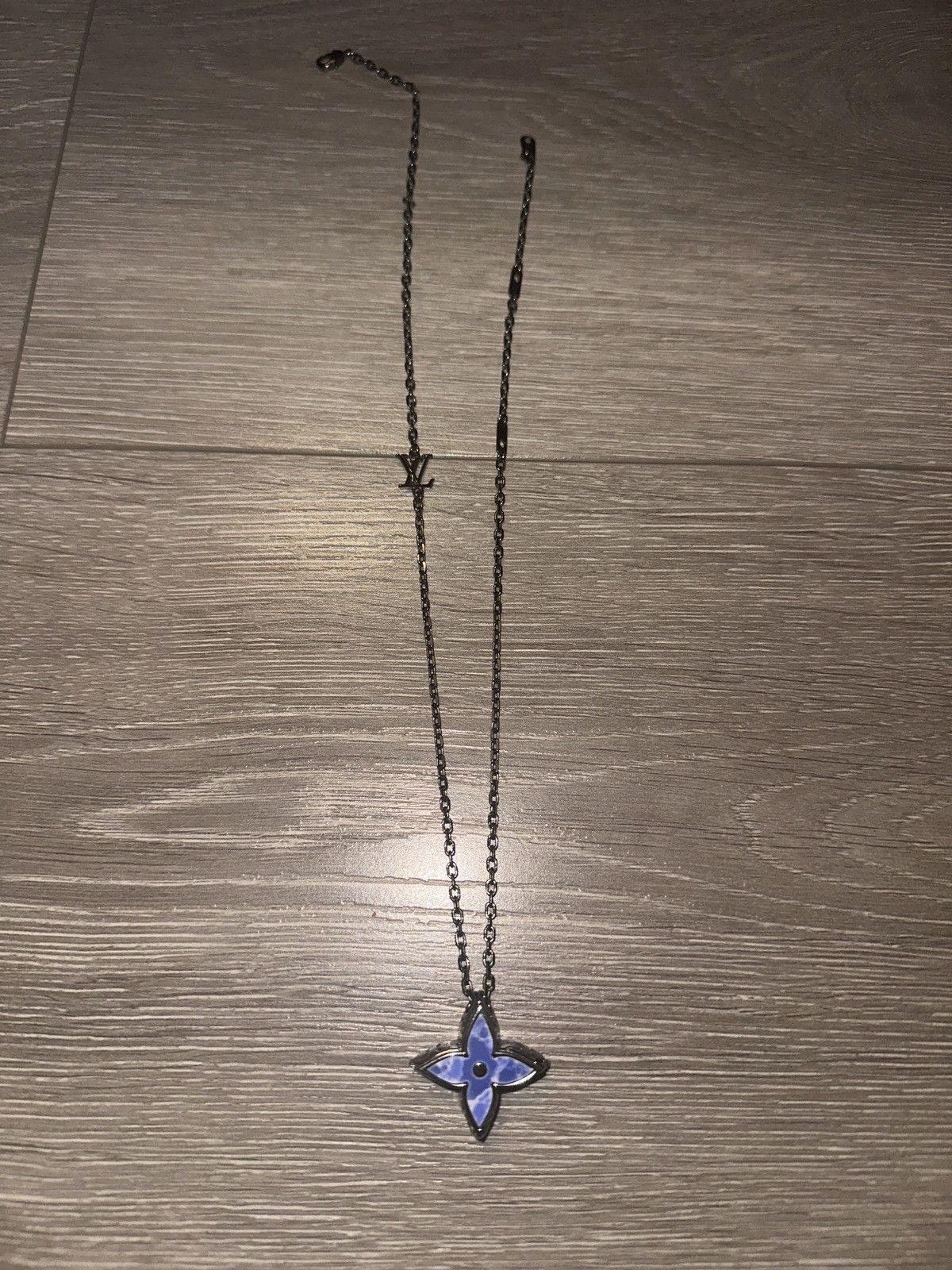 Louis Vuitton Louis Vuitton Flower Locket Necklace (Sold Out) Size ONE SIZE - 2 Thumbnail