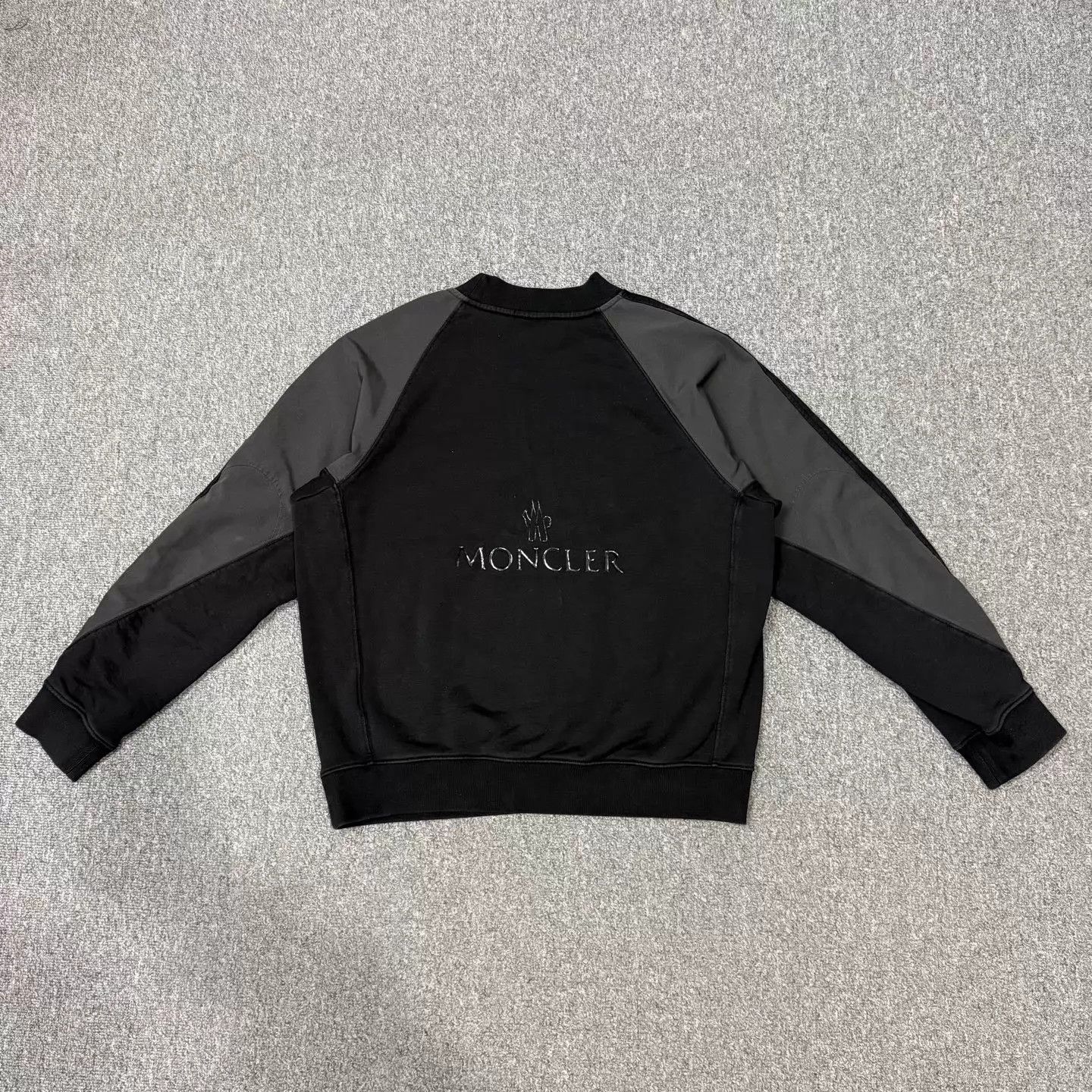 Moncler Moncler black chest logo back lettered sweatshirt M Size US M / EU 48-50 / 2 - 2 Thumbnail
