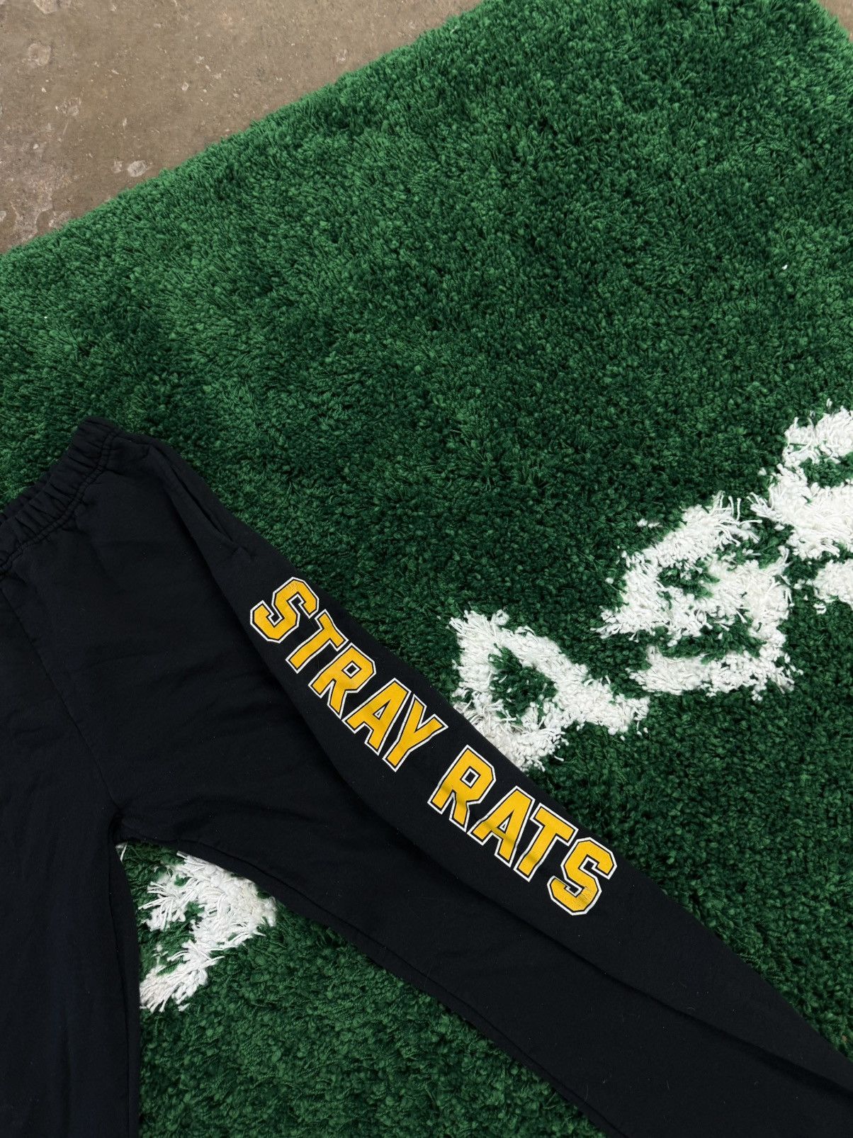 Stray Rats OG Stray Rats Black Collegiate Logo Sweatpants Medium Size US 32 / EU 48 - 2 Thumbnail