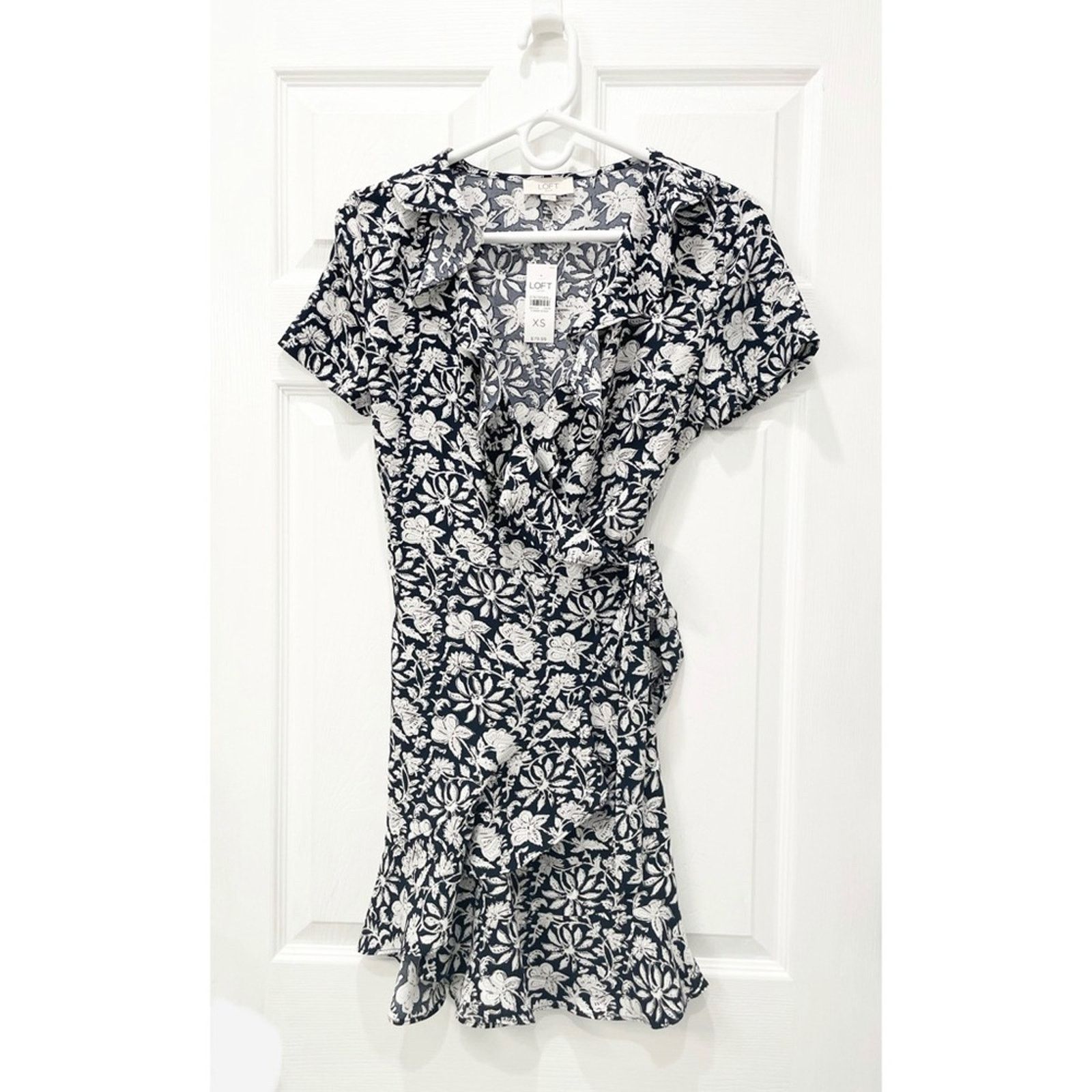 Loft Ann Taylor LOFT Floral Wrap Dress with Ruffle V Neck XS Size XS / US 0-2 / IT 36-38 - 1 Thumbnail