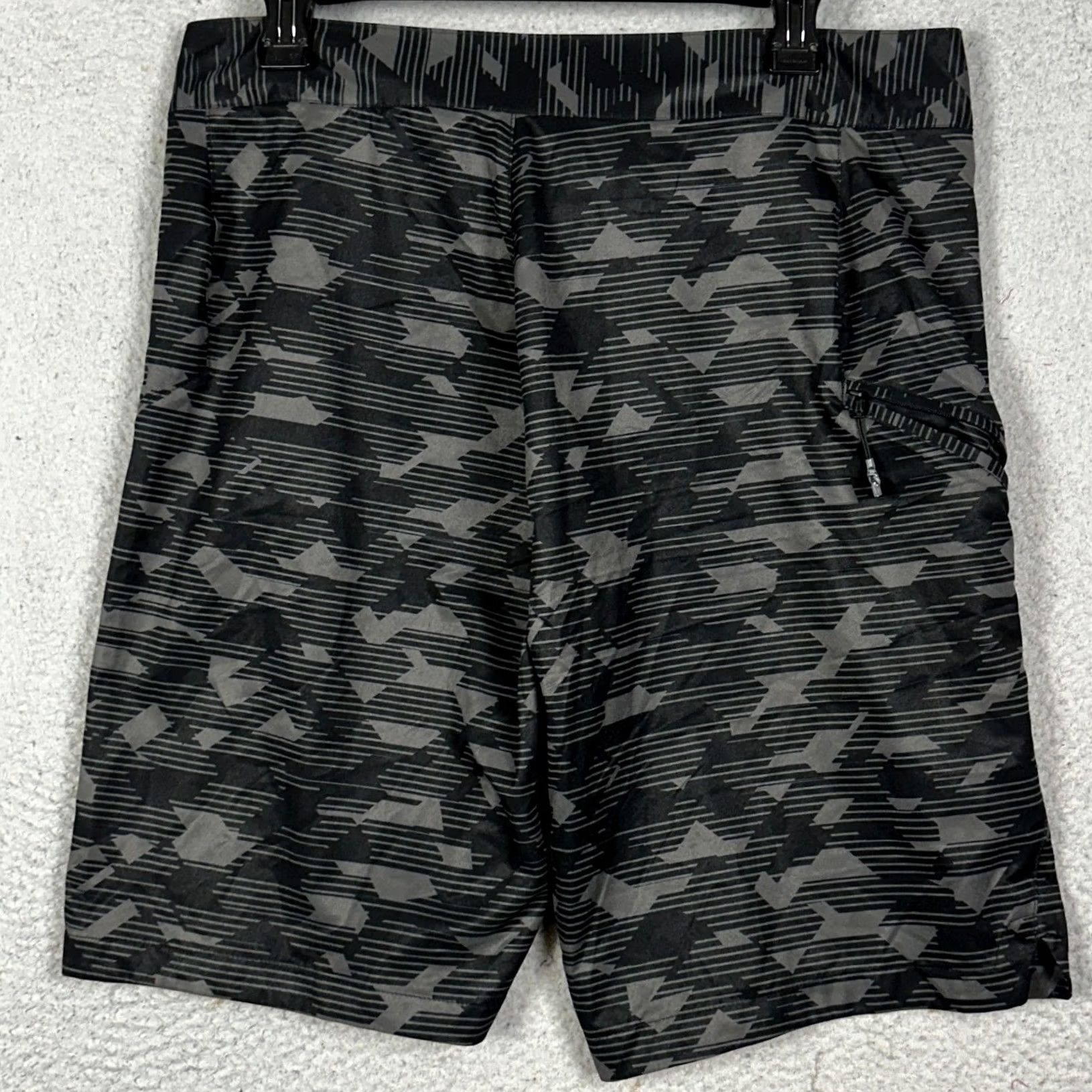 Under Armour Under Armour Board Shorts Mens 34 Gray Camouflage Drawstring Quick Dry Pockets Swim Gym 9.5in Board Shorts Mens Gray Black Geometric Camo Athletic Size US 34 / EU 50 - 2 Thumbnail
