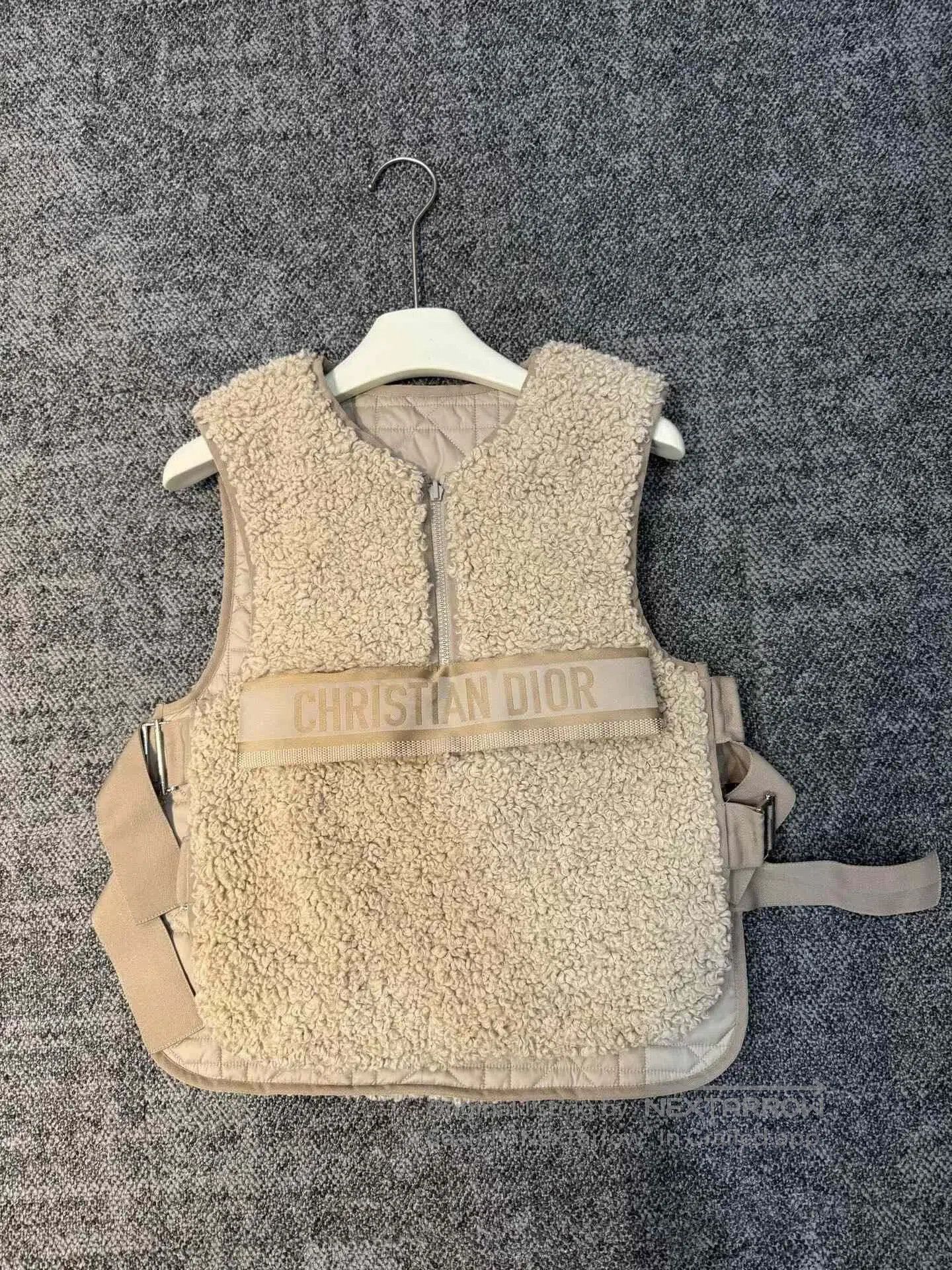 Dior Dior Beige Sleeveless Vest XS. Size XS / US 0-2 / IT 36-38 - 1 Thumbnail