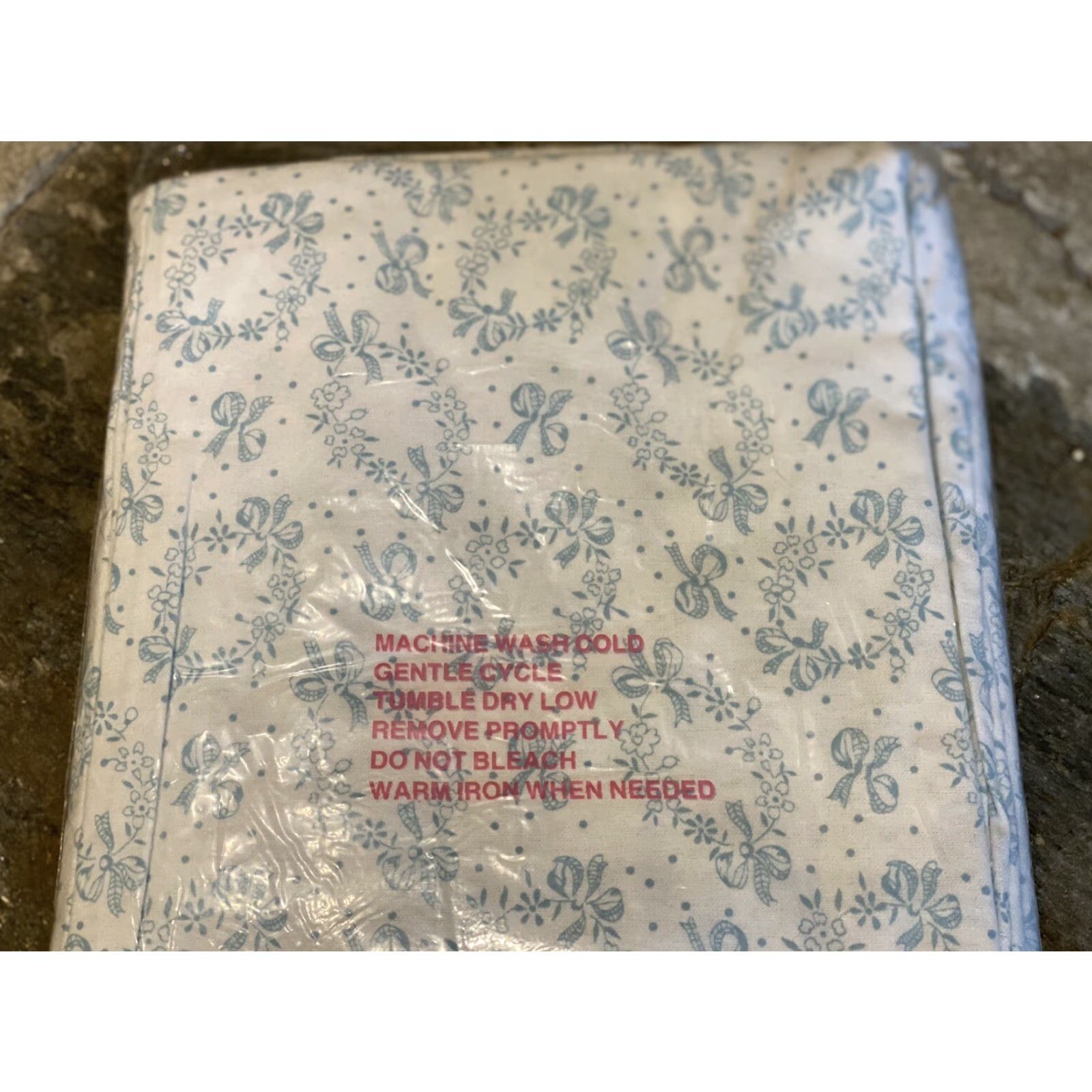 Vintage VINTAGE Erica Hart Cotton Pajamas Set Women's Flannel White Blue 42 Regular Size Floral Long Sleeve Button Collared Sizes: 42 Women Size ONE SIZE - 6 Thumbnail