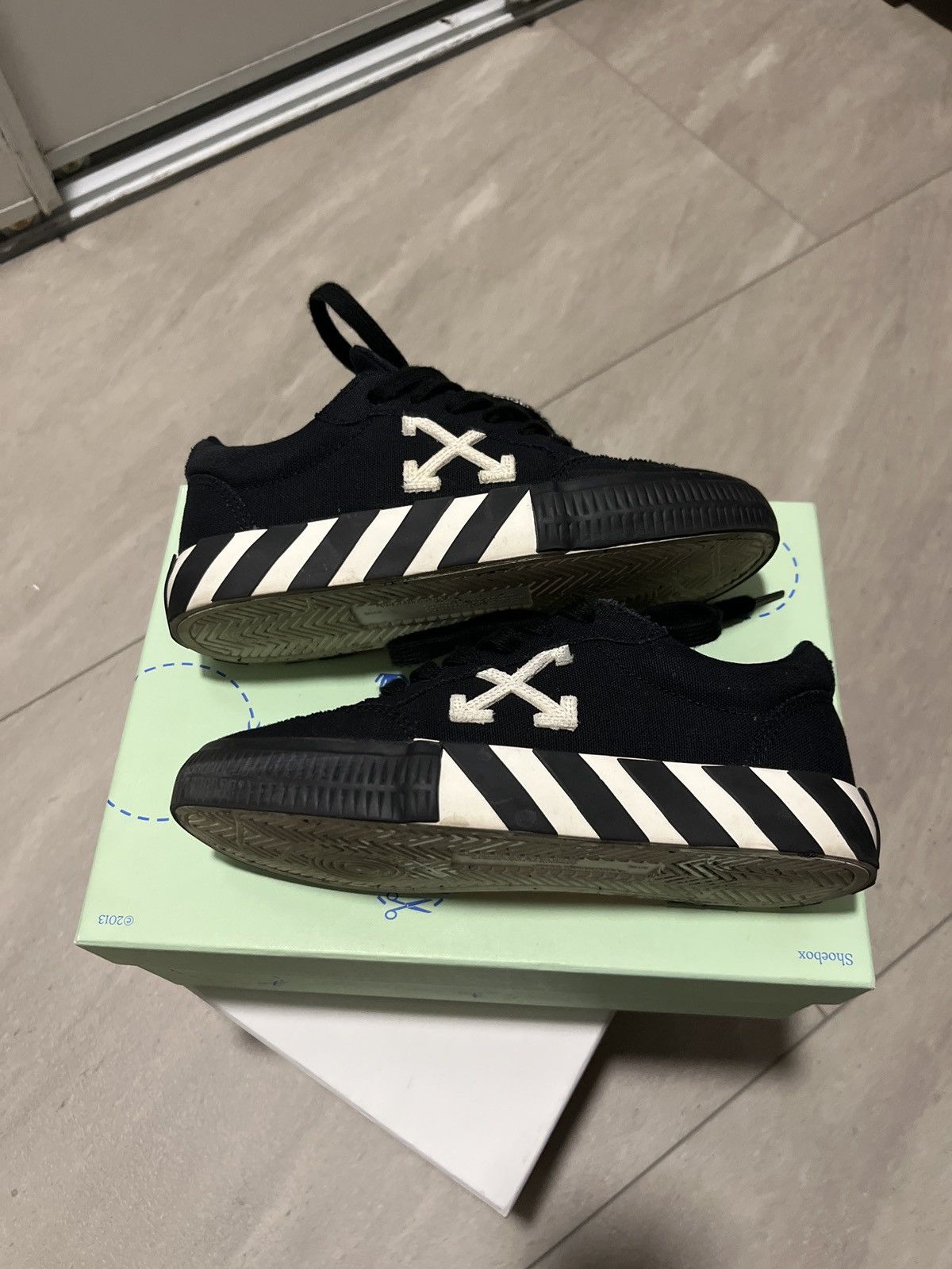 Off-White OFF-WHITE VULC LOW CANVAS BLACK WHITE Size US 6 / IT 36 - 1 Thumbnail