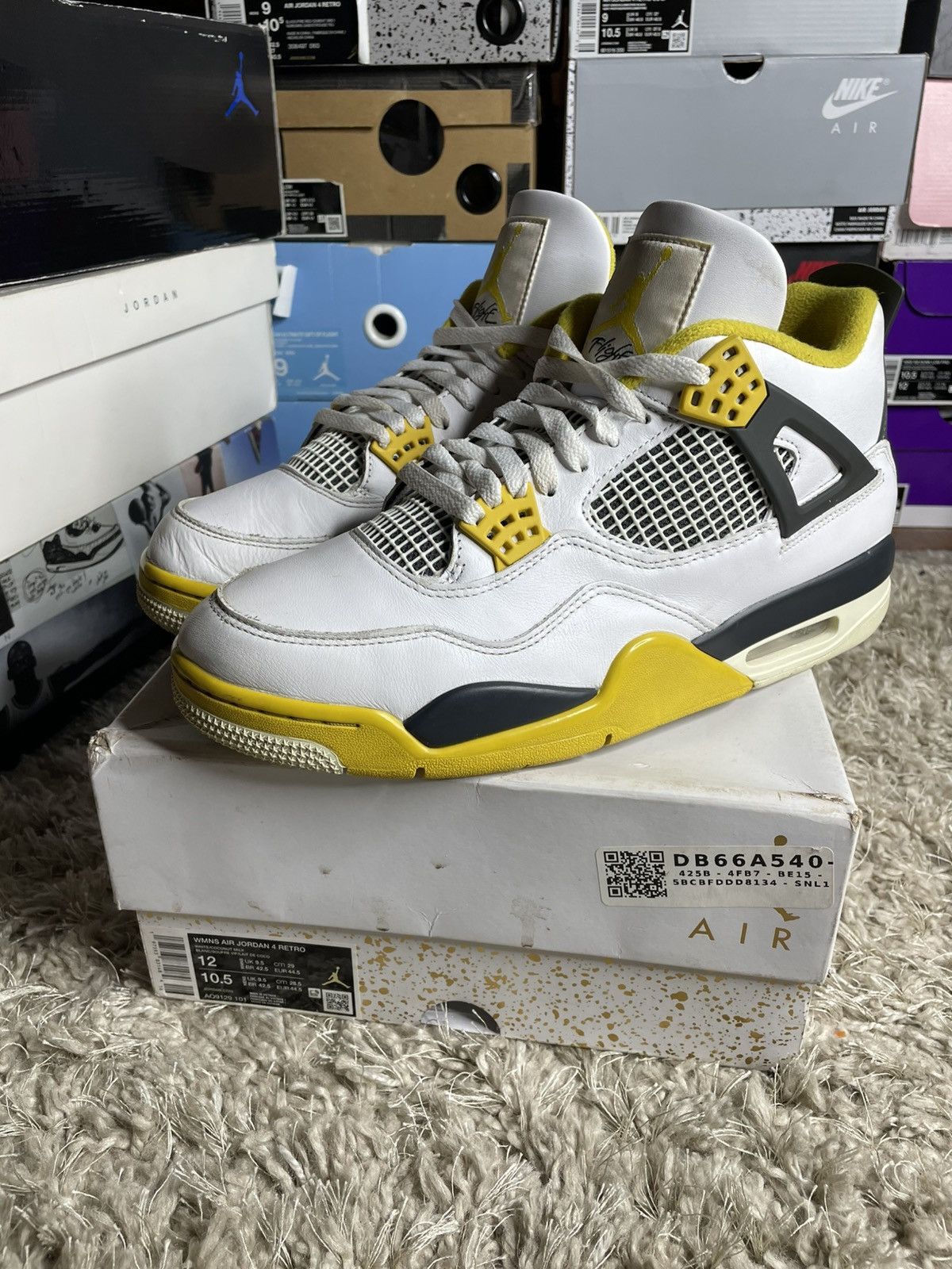 Jordan Brand Jordan 4 Sulfur Size US 10.5 / EU 43-44 - 1 Thumbnail