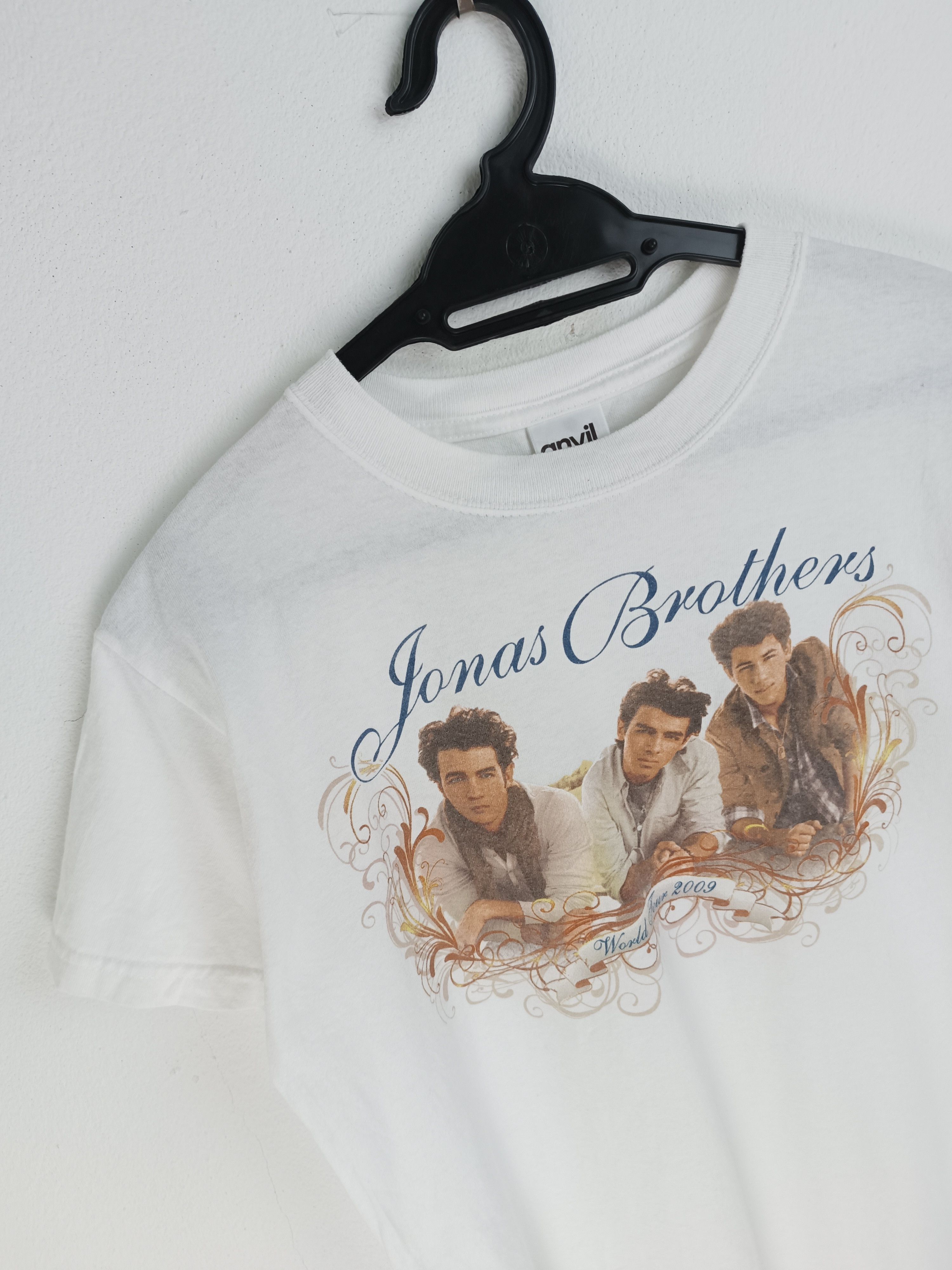 Band Tees VINTAGE '09 JONAS BROTHERS TOUR TEE dnce lovato styles Size US XS / EU 42 / 0 - 5 Thumbnail