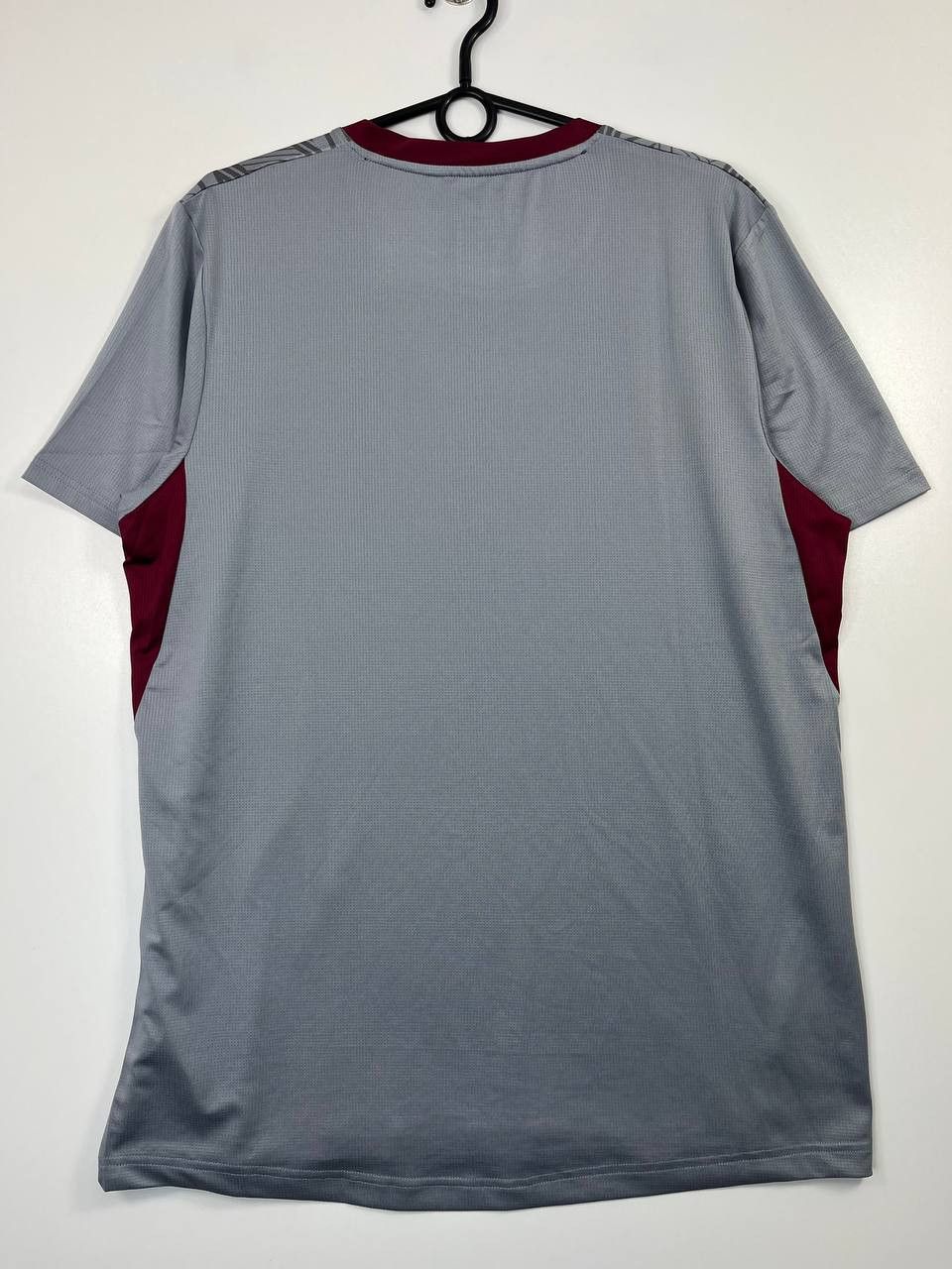 Other Aston Villa Training Shirt Castore Match Jersey Size L Size US L / EU 52-54 / 3 - 6 Thumbnail