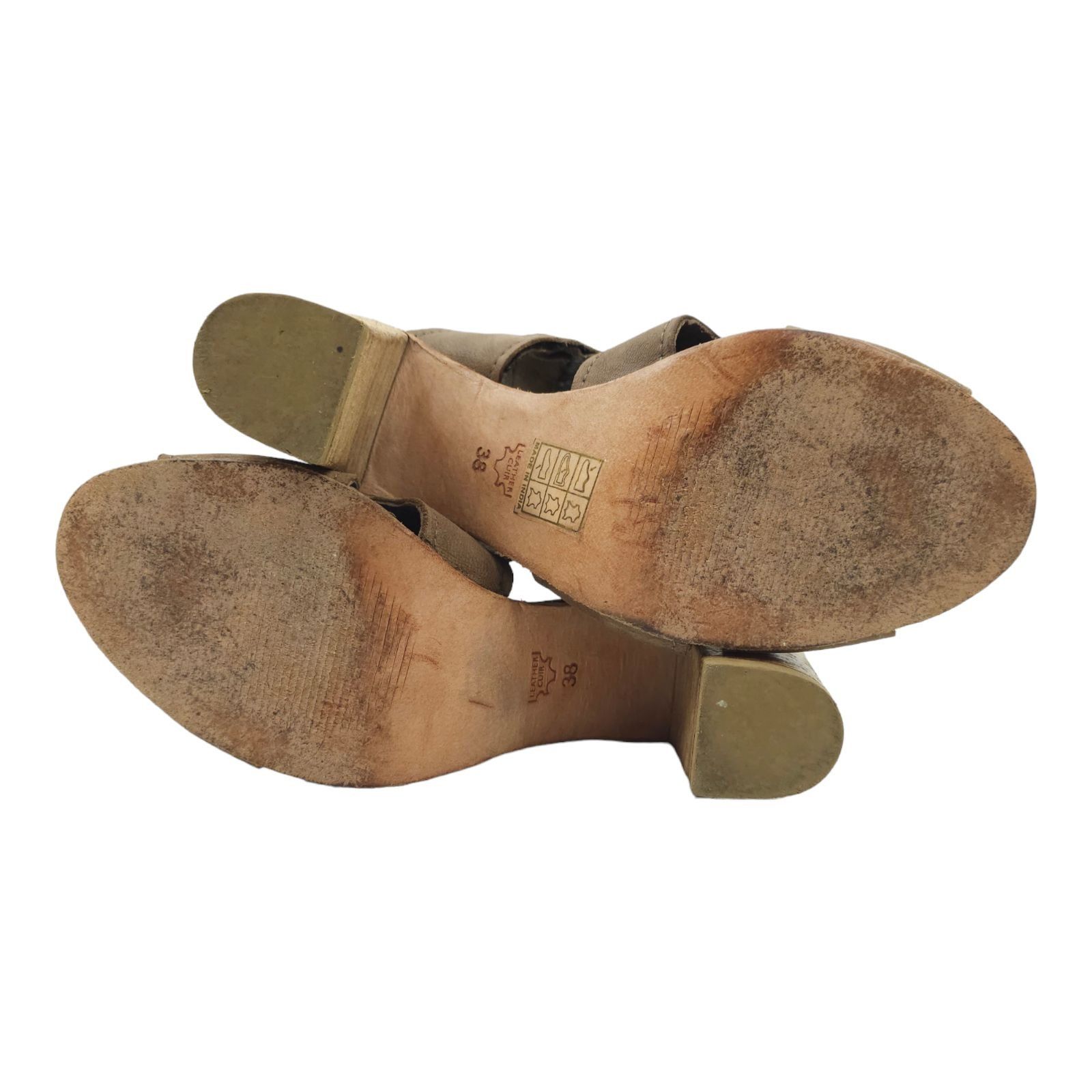 Free People Free People Effie Nubuck Cut Out Block Heel Bootie 7.5 Size US 7.5 / IT 37.5 - 7 Thumbnail