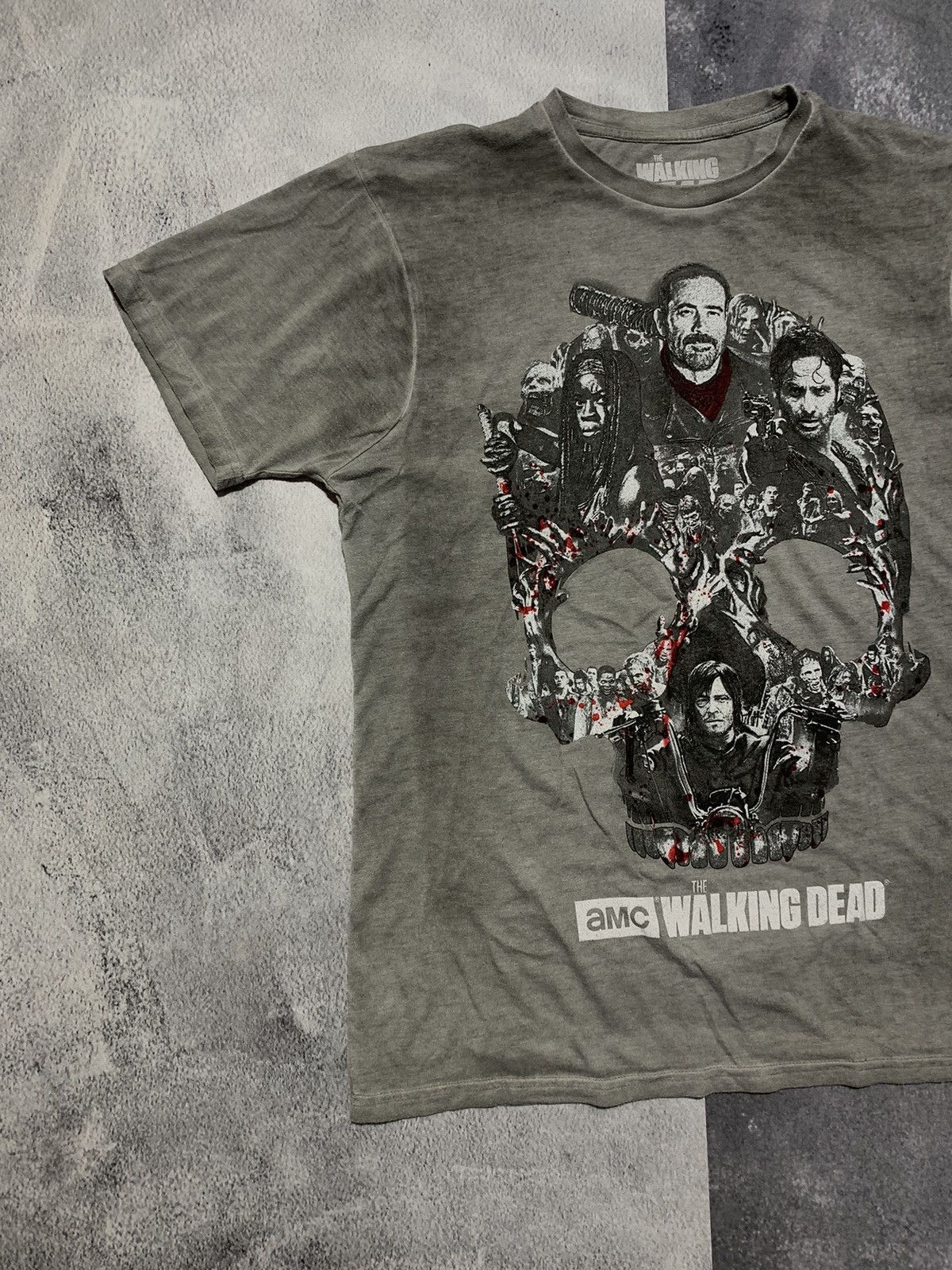Band Tees VintageY2KTheWalkingDead band tee Big Logo streetwear size L Size US L / EU 52-54 / 3 - 2 Thumbnail