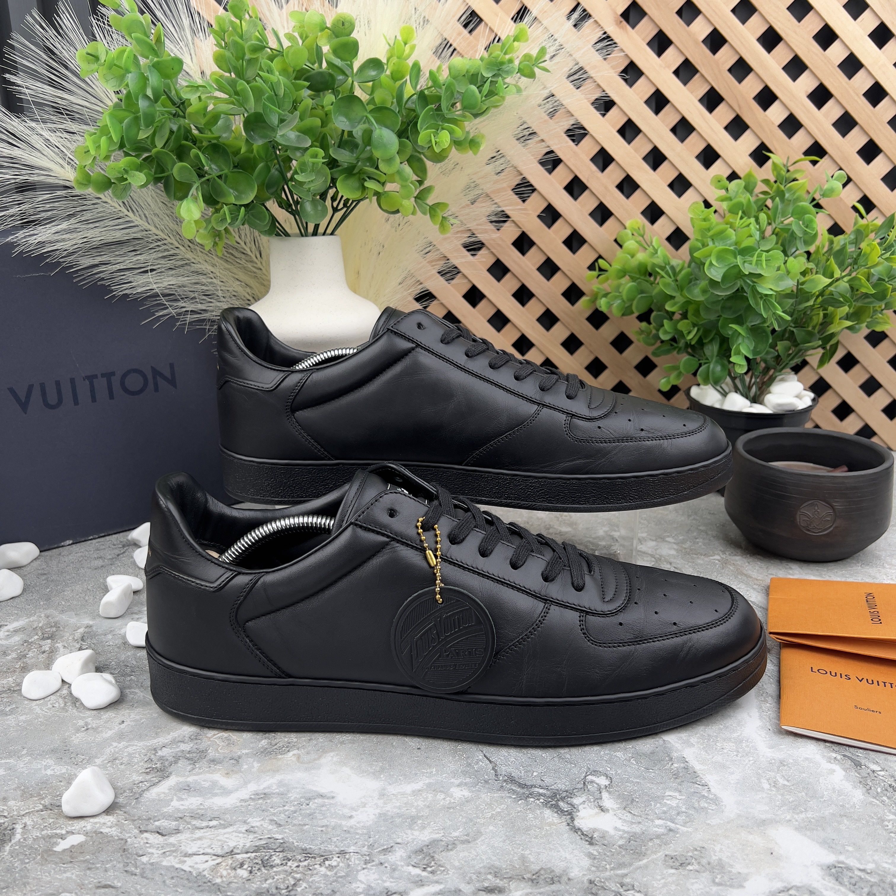 Louis Vuitton Authentic Louis Vuitton Rivoli Sneakers Leather Size US 11.5 / EU 44-45 - 7 Thumbnail