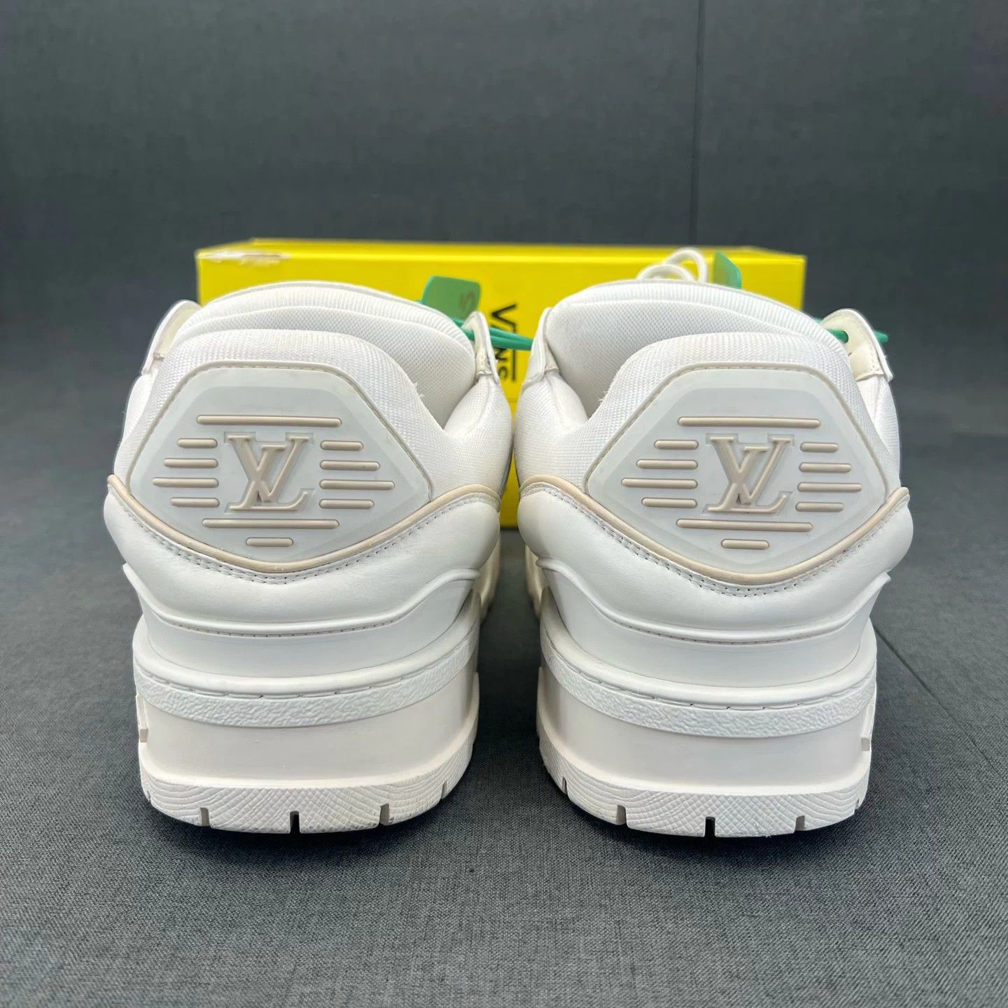 Louis Vuitton LV maxi white 9 US new original box Size US 9 / EU 42 - 4 Thumbnail