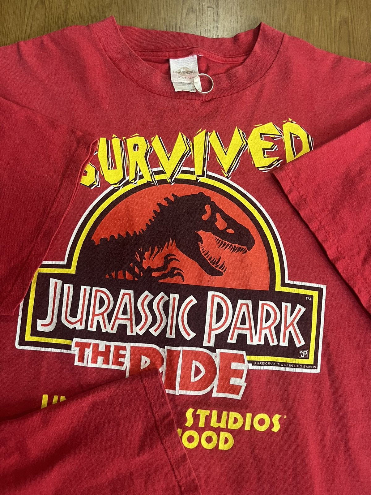 Universal Studios Vintage JURASSIC PARK i Survived 1996’s Universal Tshirt Size US XXL / EU 58 / 5 - 7 Thumbnail