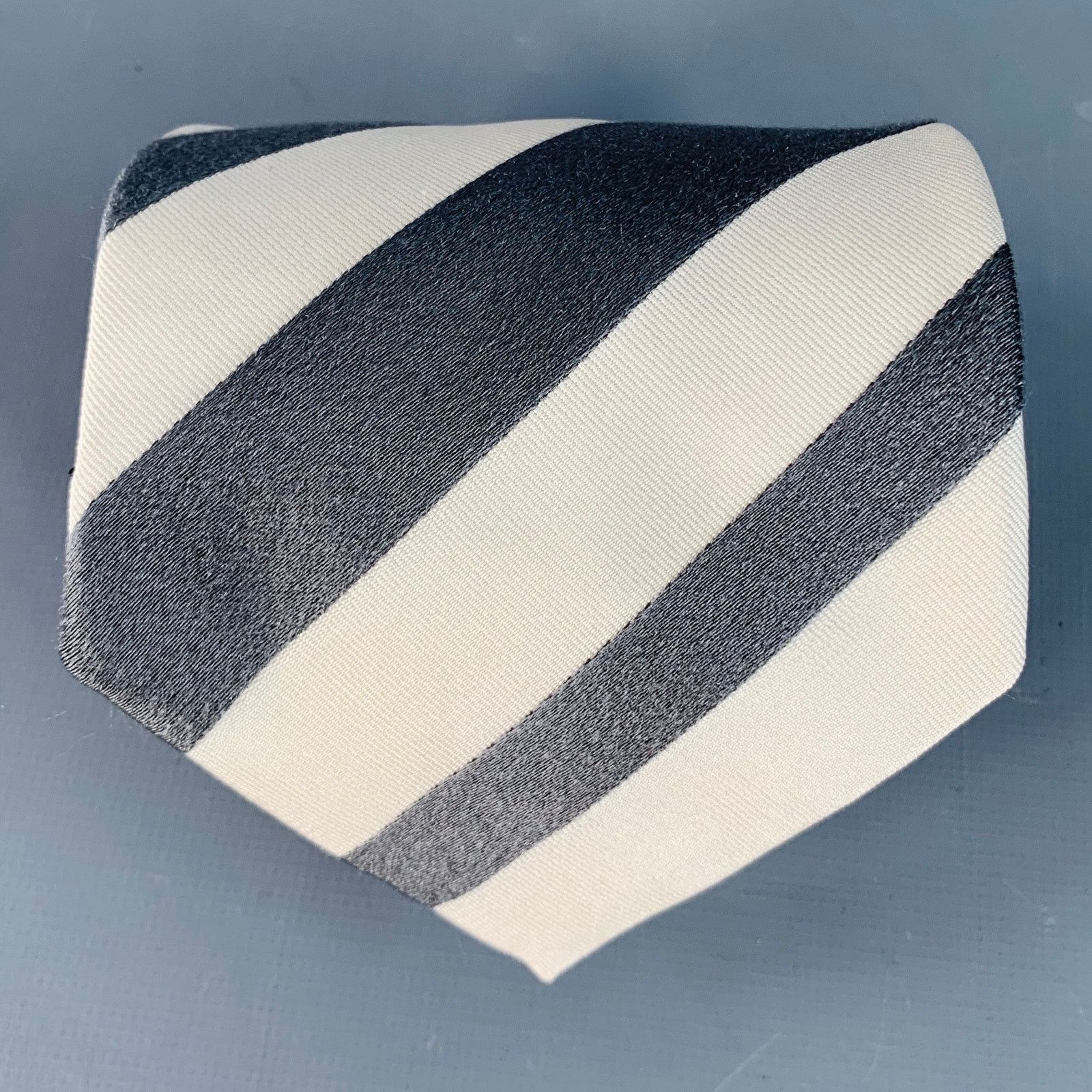 Giorgio Armani GIORGIO ARMANI Cream Diagonal Stripe Silk Twill Tie Size ONE SIZE - 1 Thumbnail